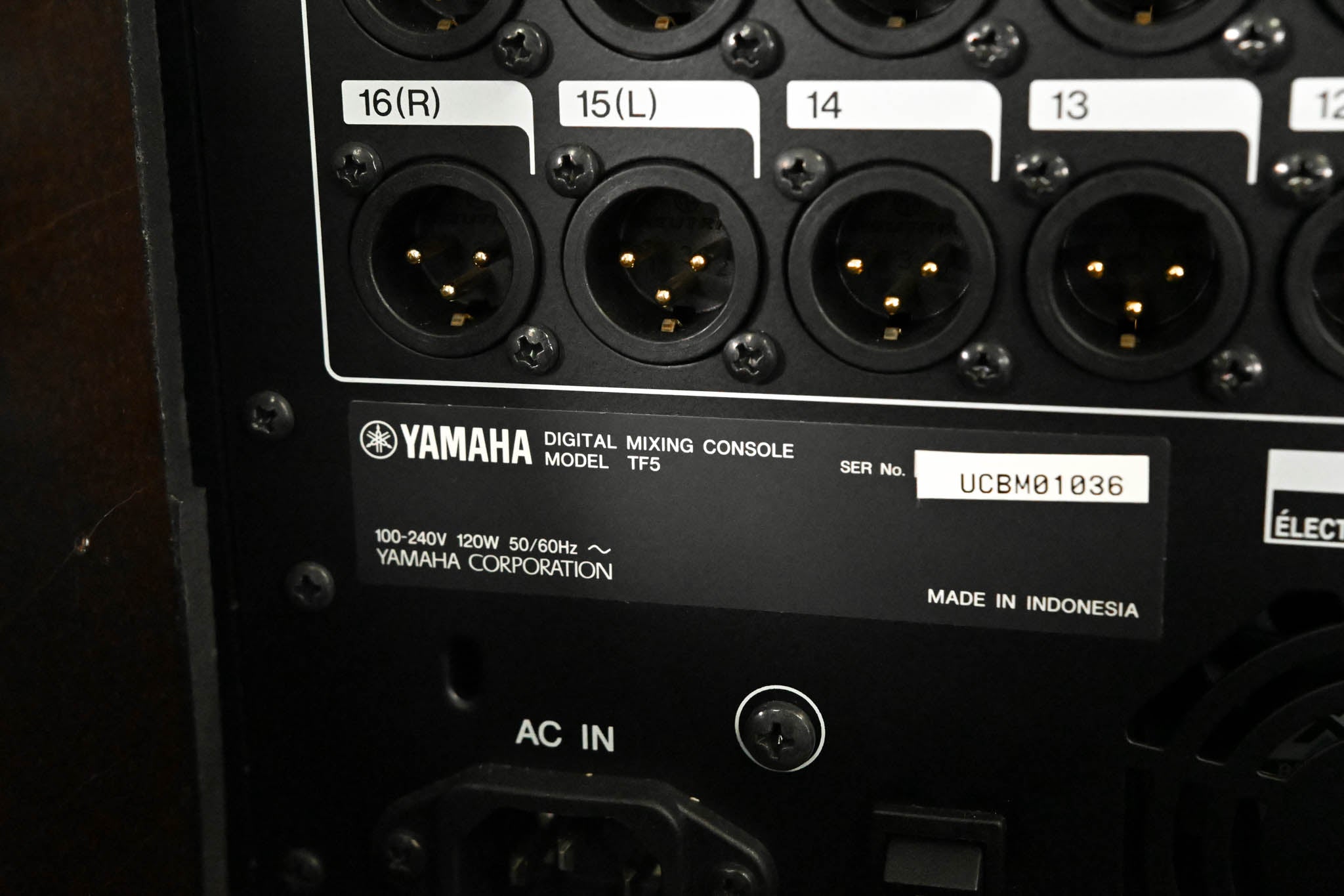 Yamaha TF5 32-Input Digital Mixing Console with Road Case