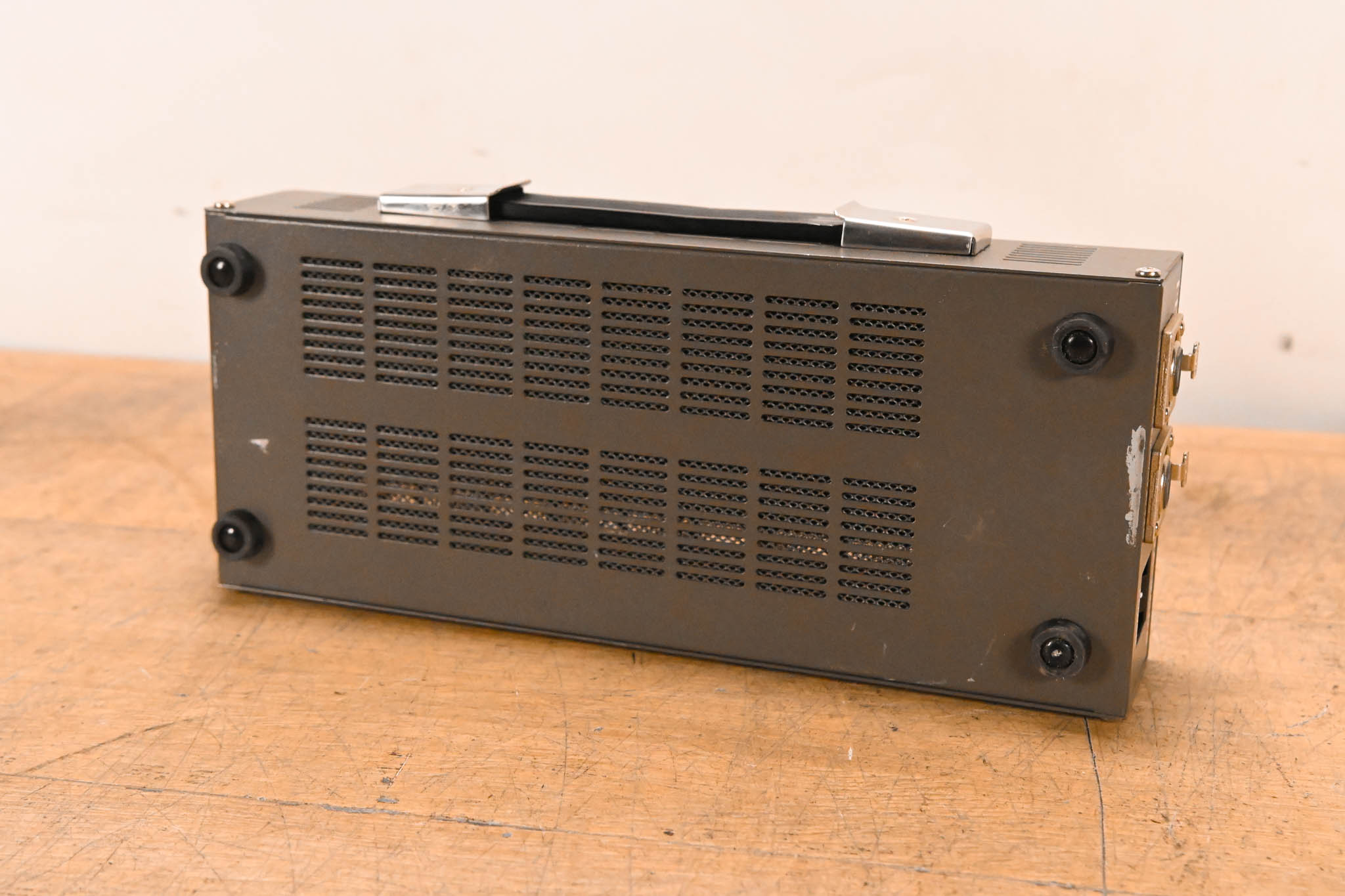 IDX System Technology IA-200a Dual-Channel Camera Power Supply