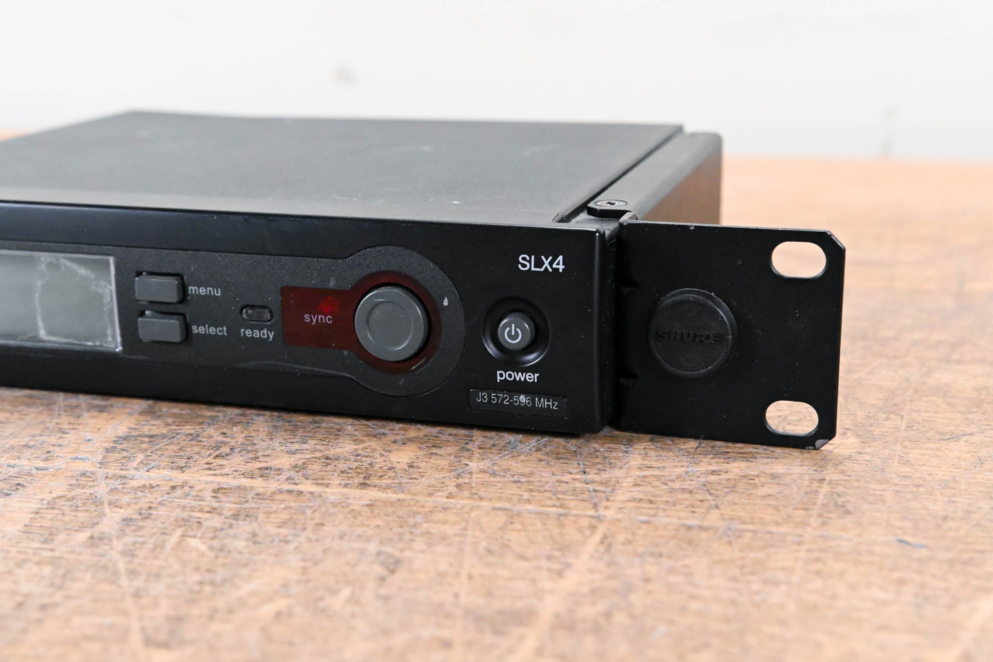 Shure SLX4 Wireless Receiver - J3 Band: 572-596 MHz