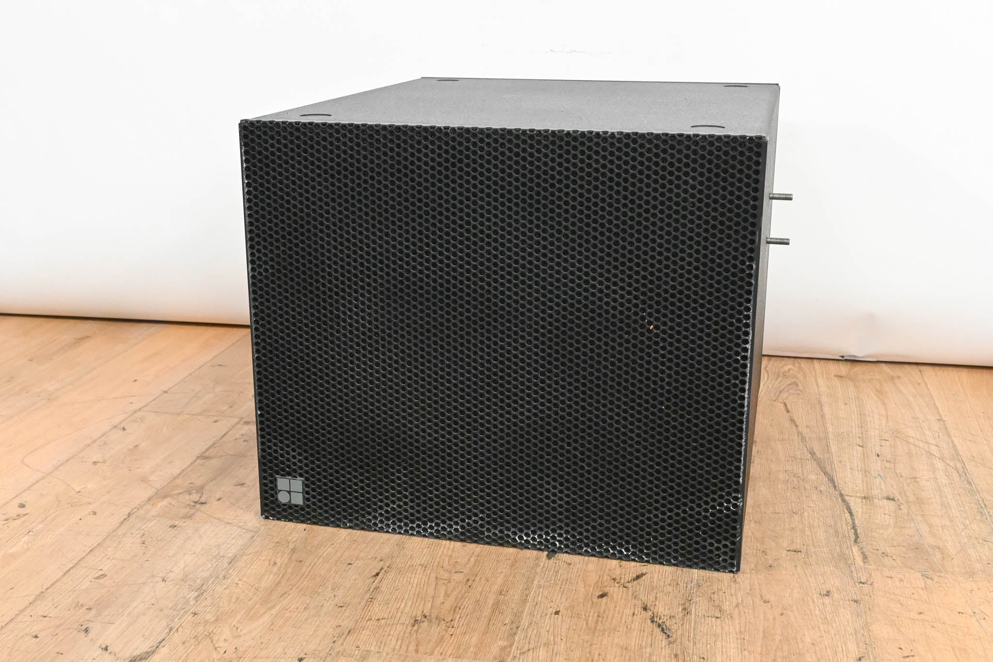 d&b audiotechnik QiCSA-SUB Passive 18" Cardioid Subwoofer Array Module