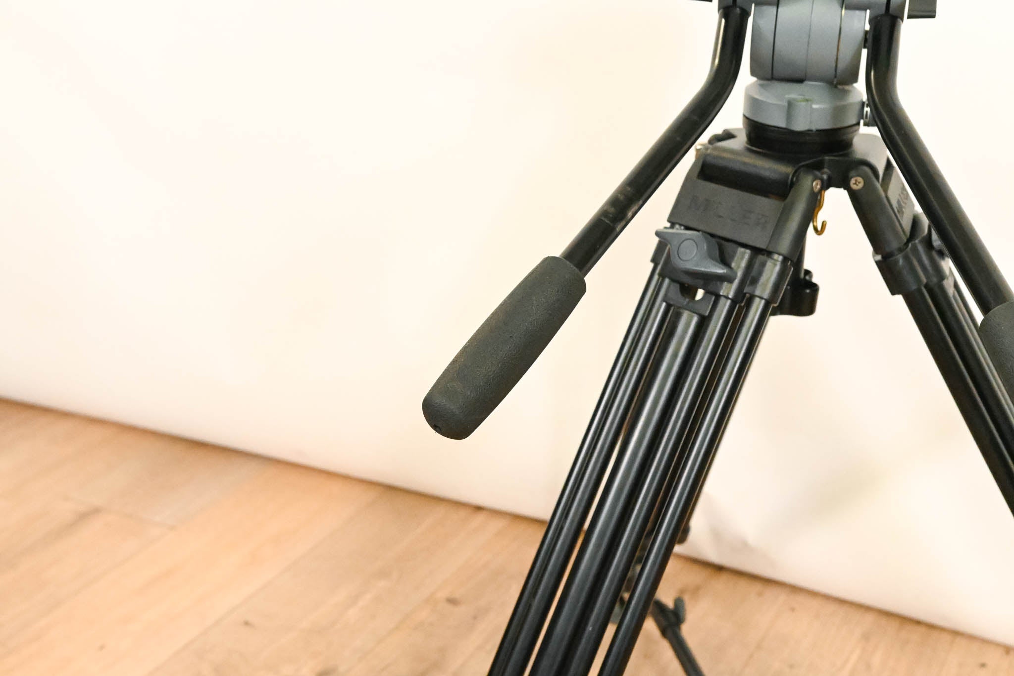 Miller DS-20 Fluid Head with 2-Stage Aluminum Tripod