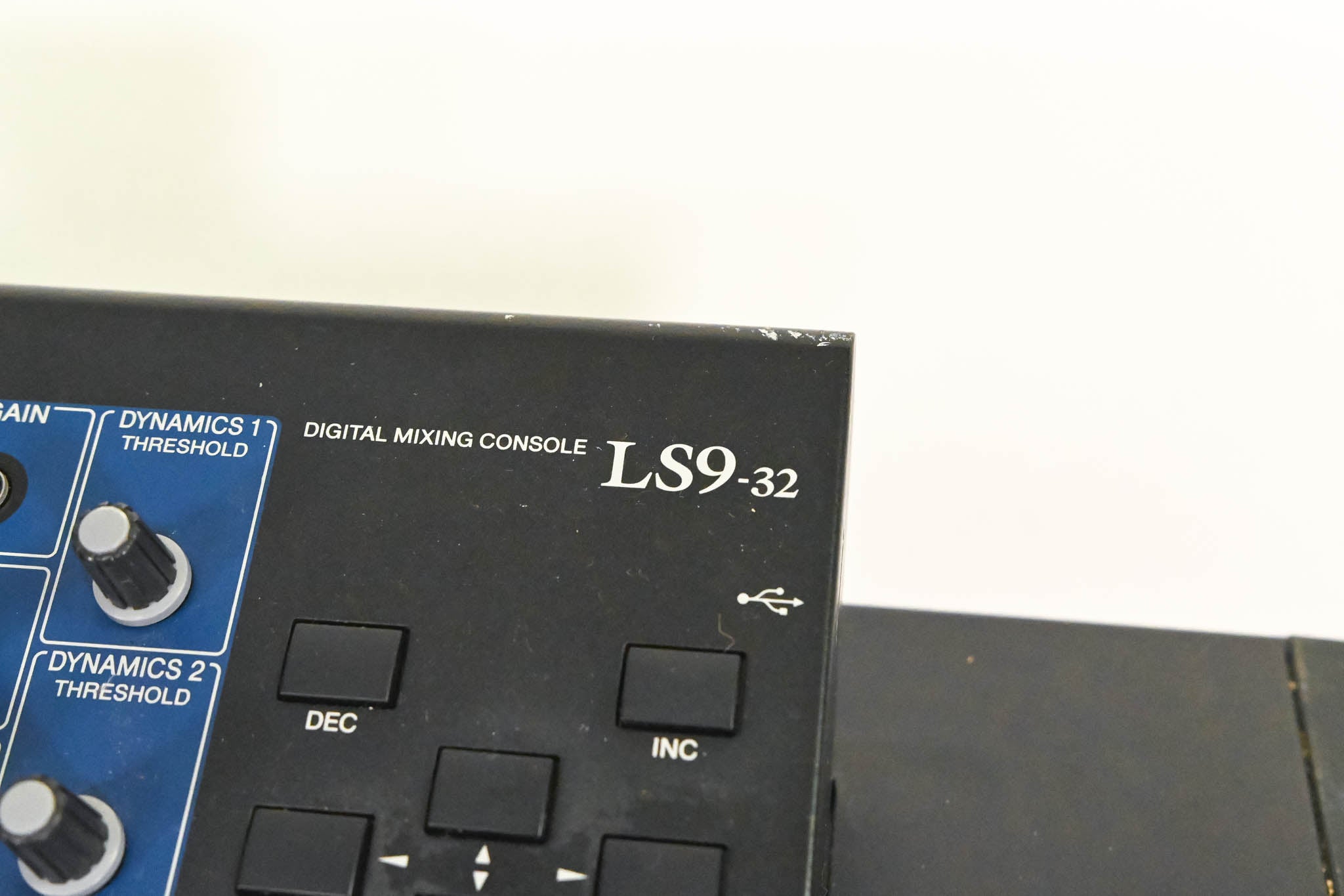 Yamaha LS9-32 32-Input Digital Mixing Console CG01SF2