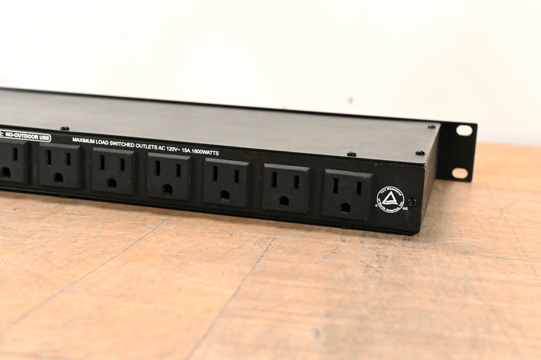 Furman M-8 8-Outlet Power Conditioner