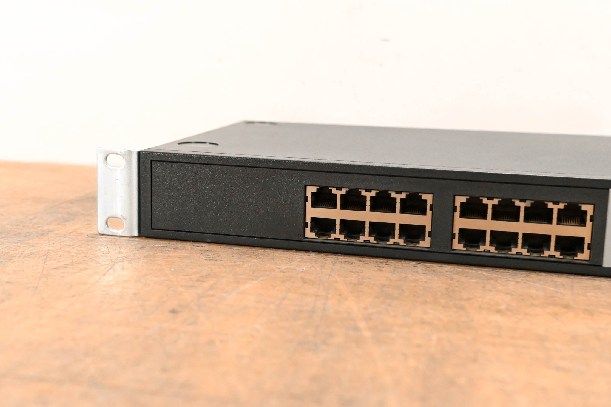 3COM 3C16470B Baseline Switch 2016 16-Port 10/100 Mbps Network Switch