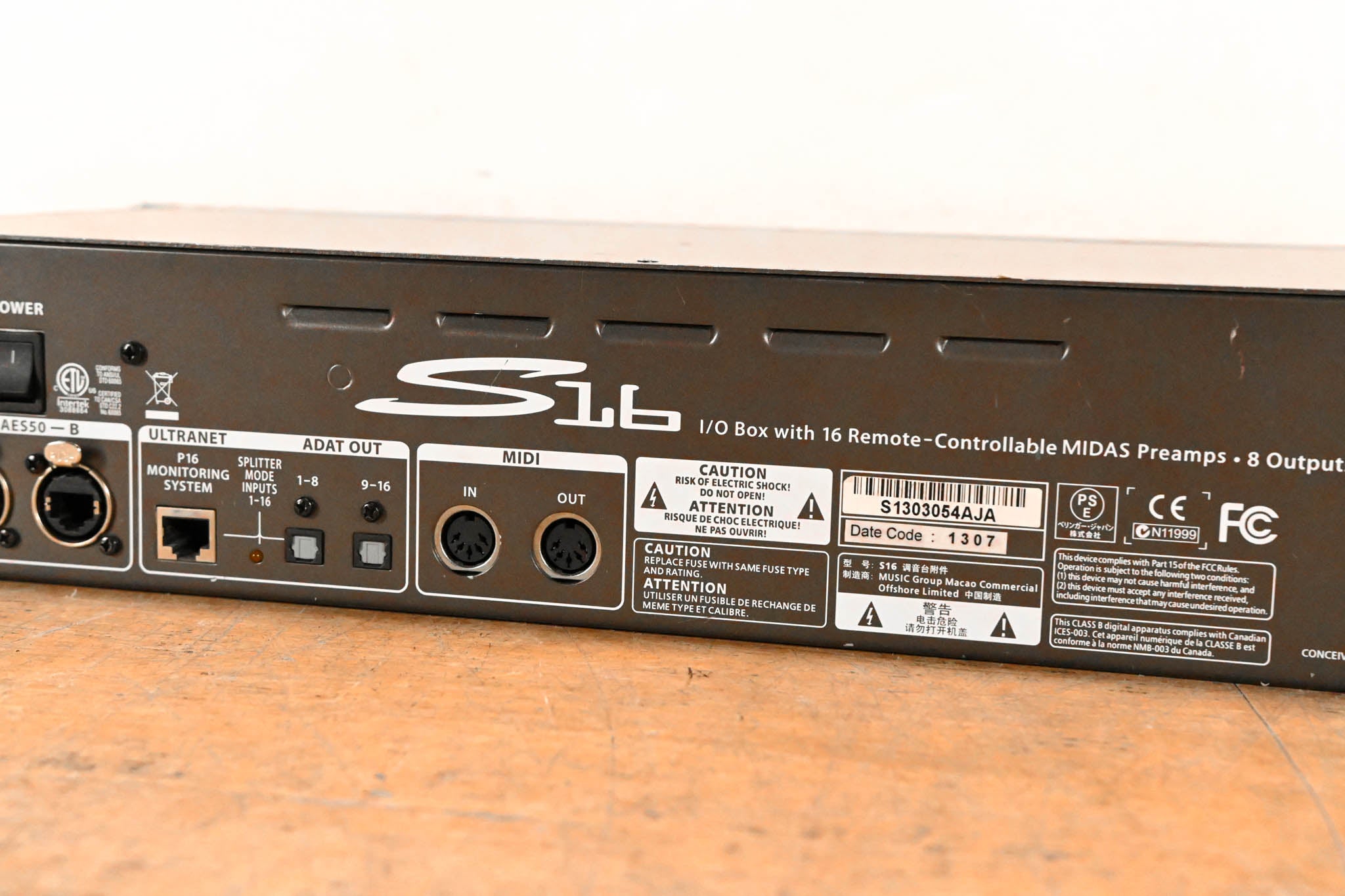 Behringer S16 16 x 8 Digital Stage Box