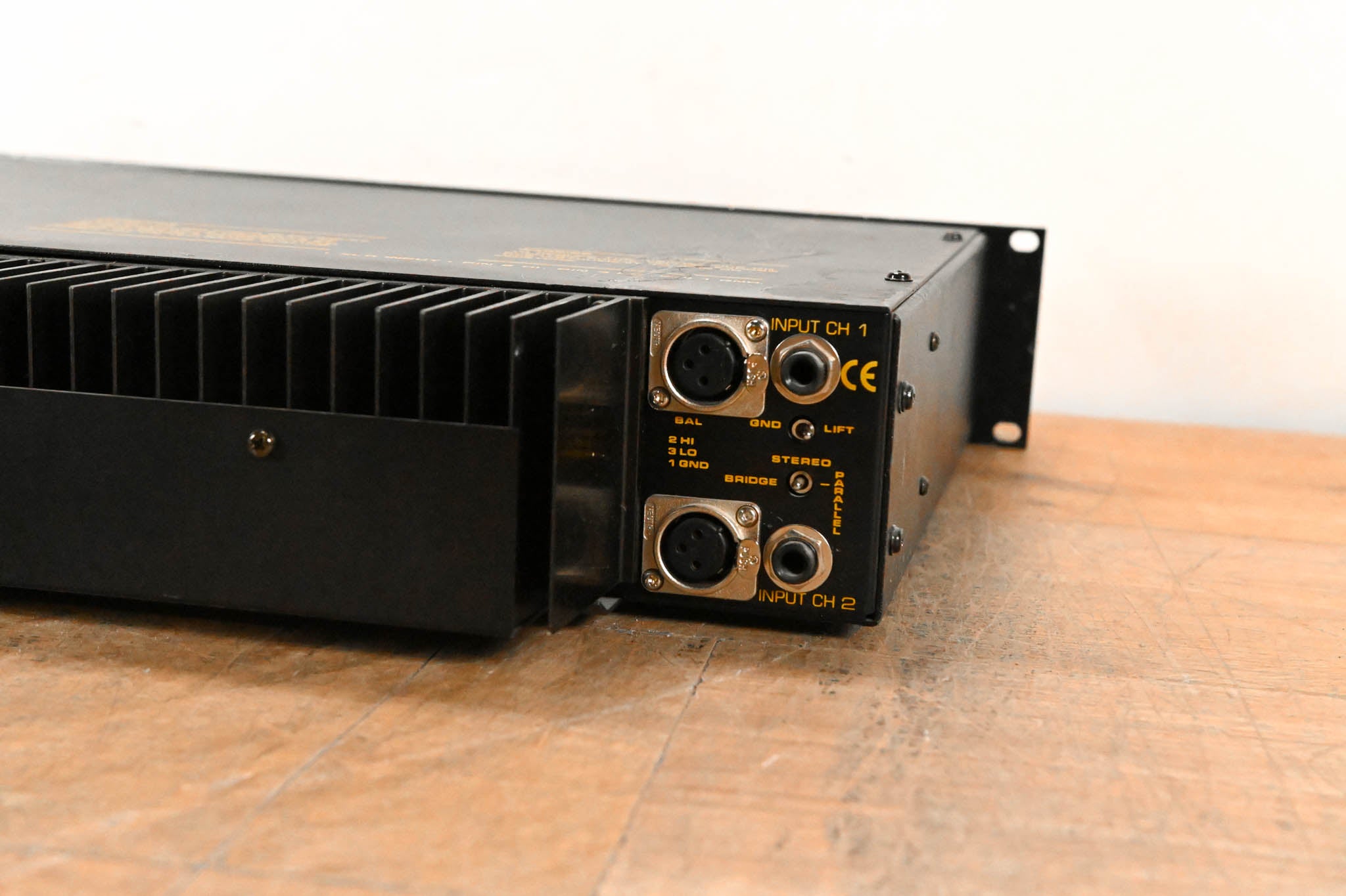 AB International 1650 2-Channel Power Amplifier
