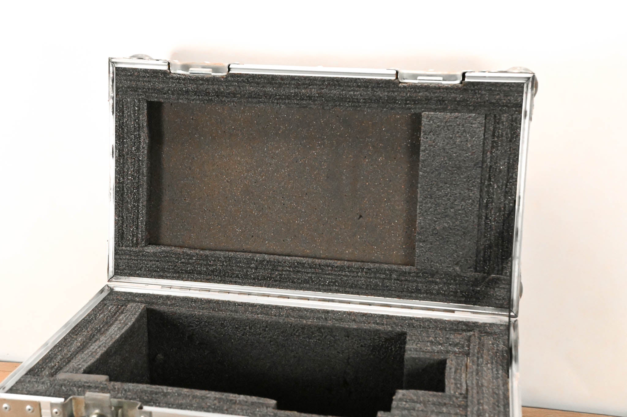 Unbranded Anvil Case - Interior Dimensions 19.25" x 11.25" x 10.5"