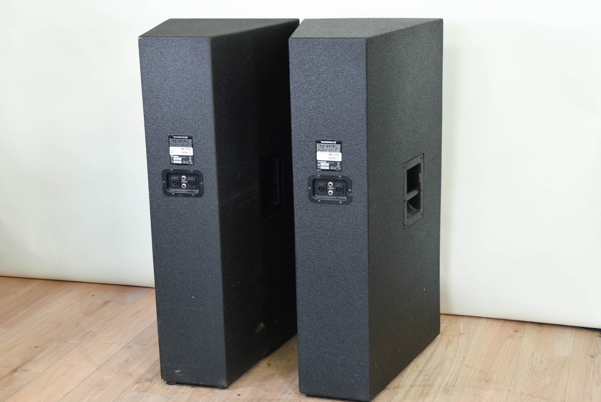 Yamaha C215V Dual 15-inch 2-Way Passive Loudspeaker (PAIR)