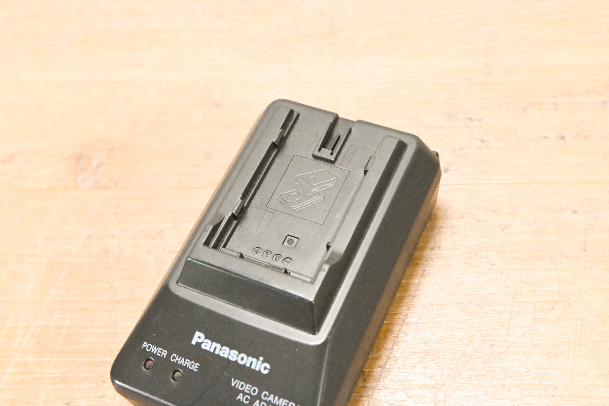 Panasonic DE-A20 Battery Charger / AC Adapter (NO POWER SUPPLY)
