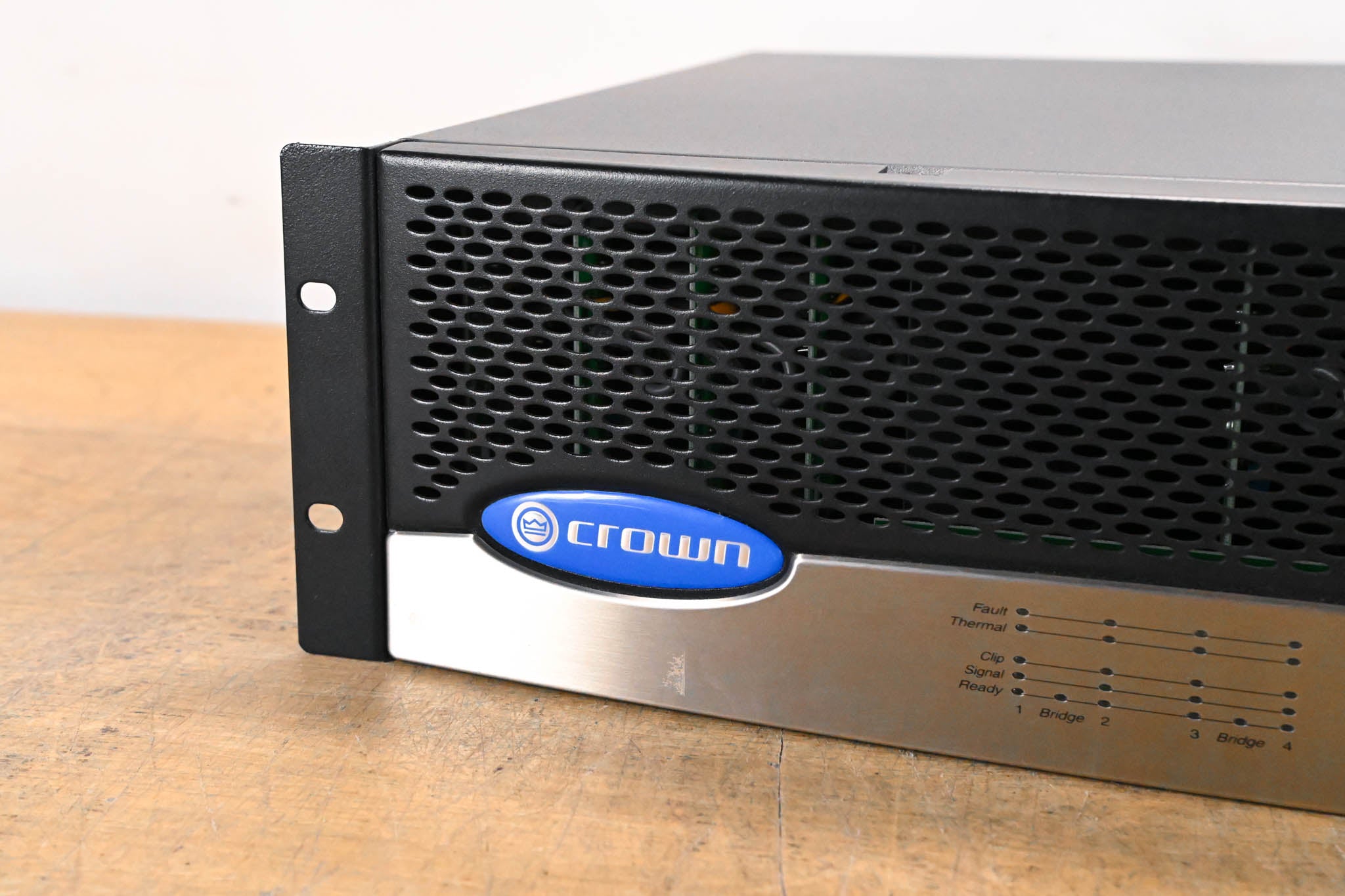 Crown CTs 8200 200W 8-Channel Power Amplifier
