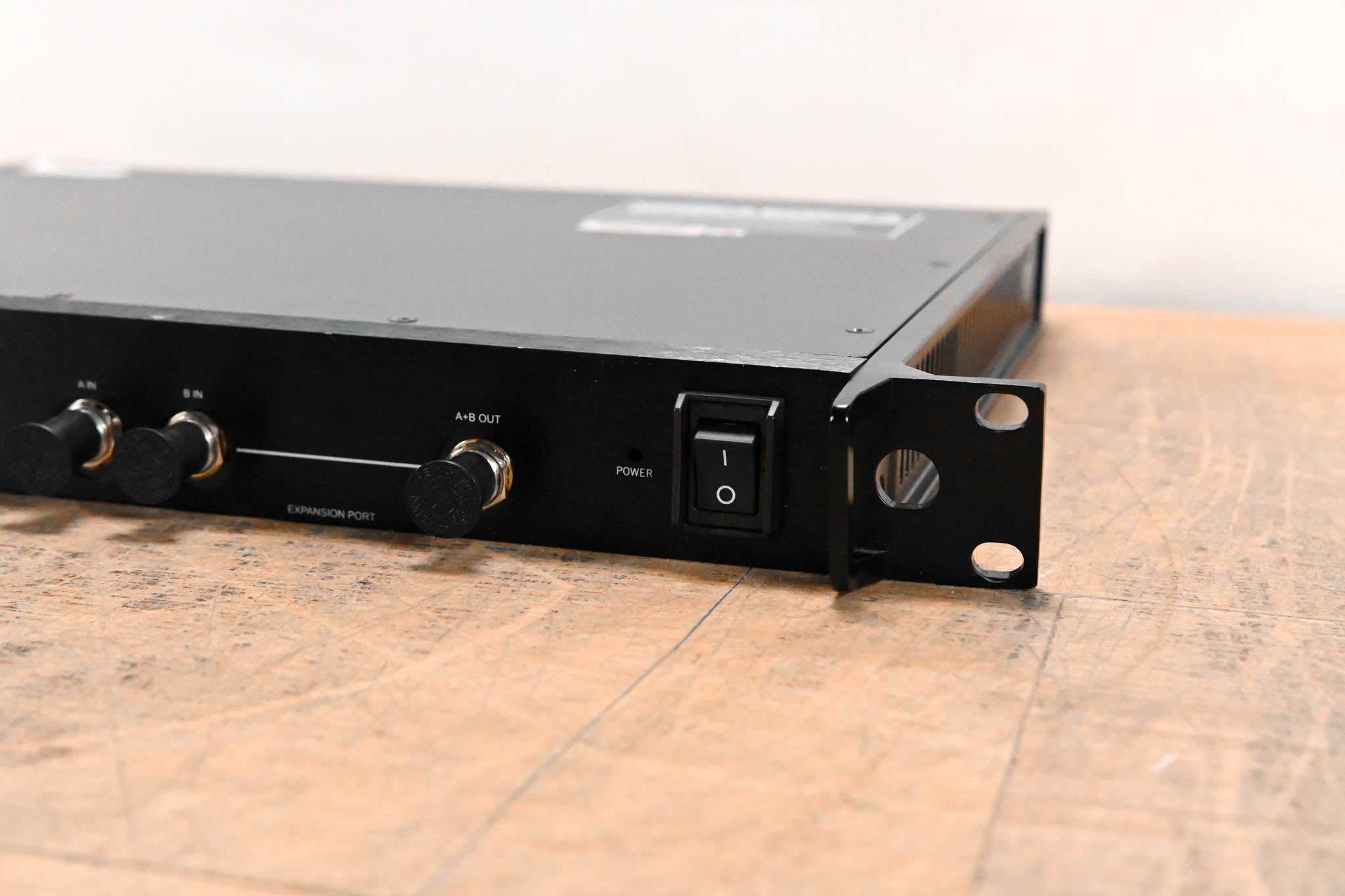 Shure PA421A 4-Port PSM Antenna Combiner - 470-952 MHz