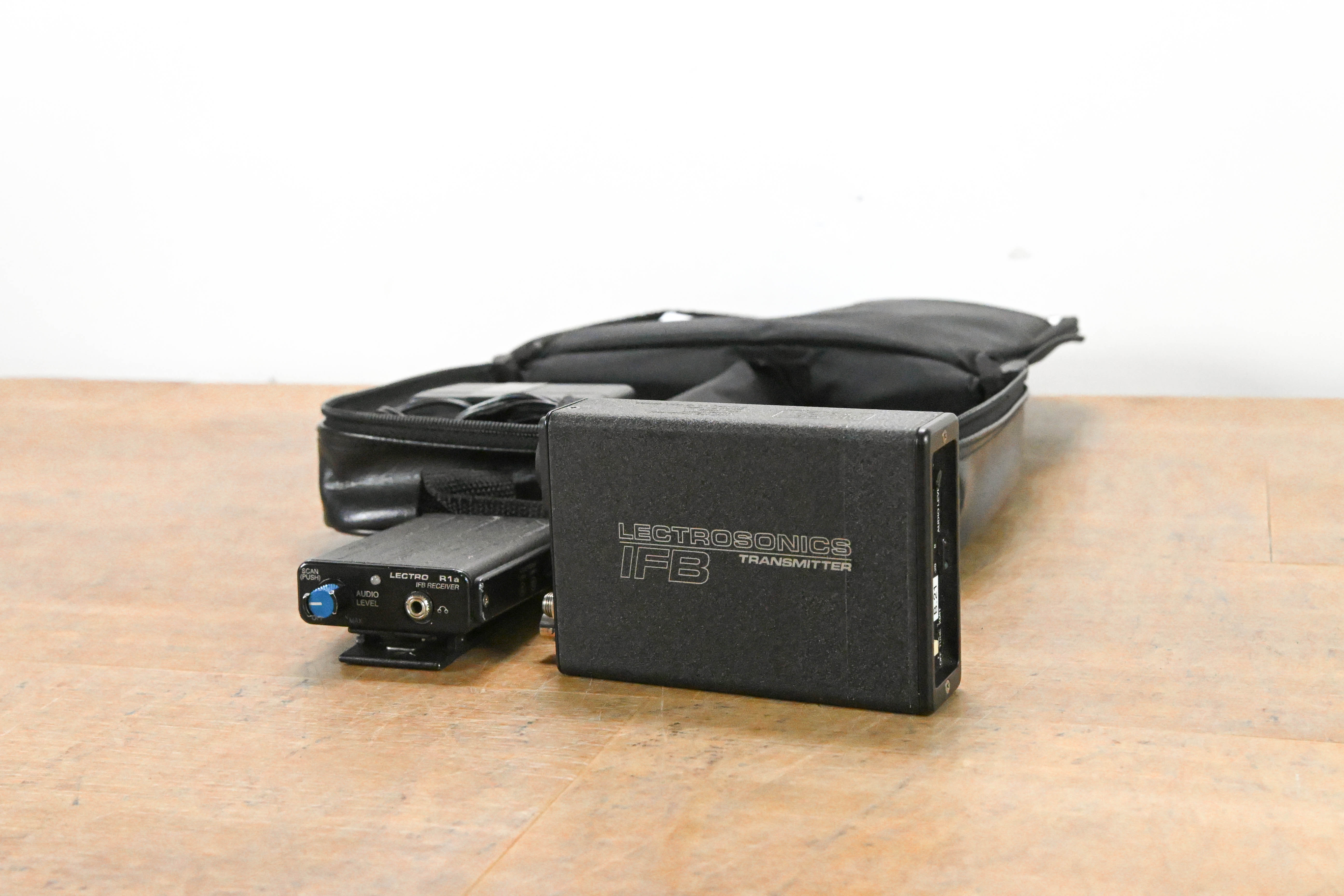 Lectrosonics T1 IFB Transmitter & R1a Receiver Block 21 w/ Case