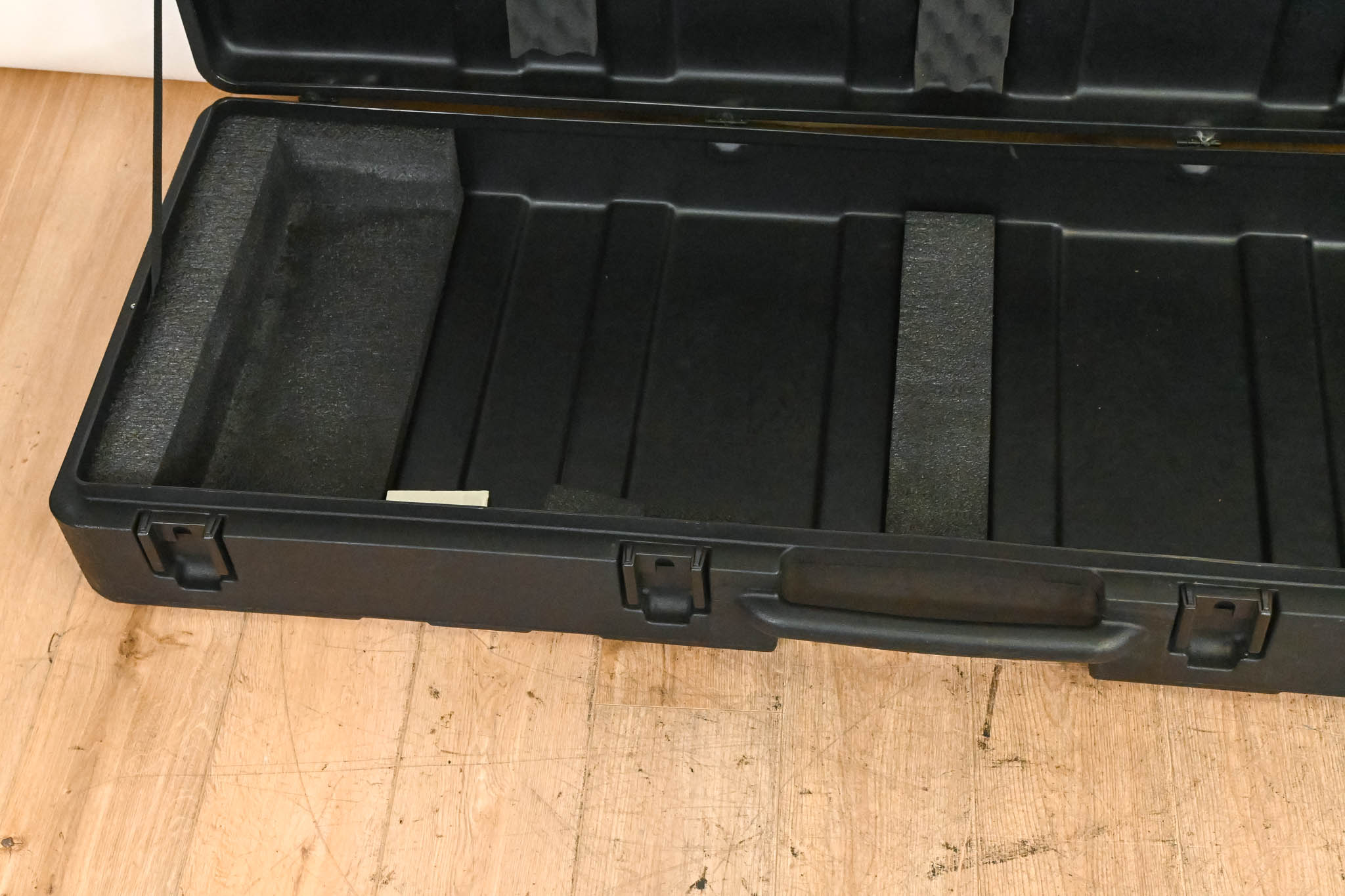 SKB Universal 88-Key Keyboard Case with Wheels