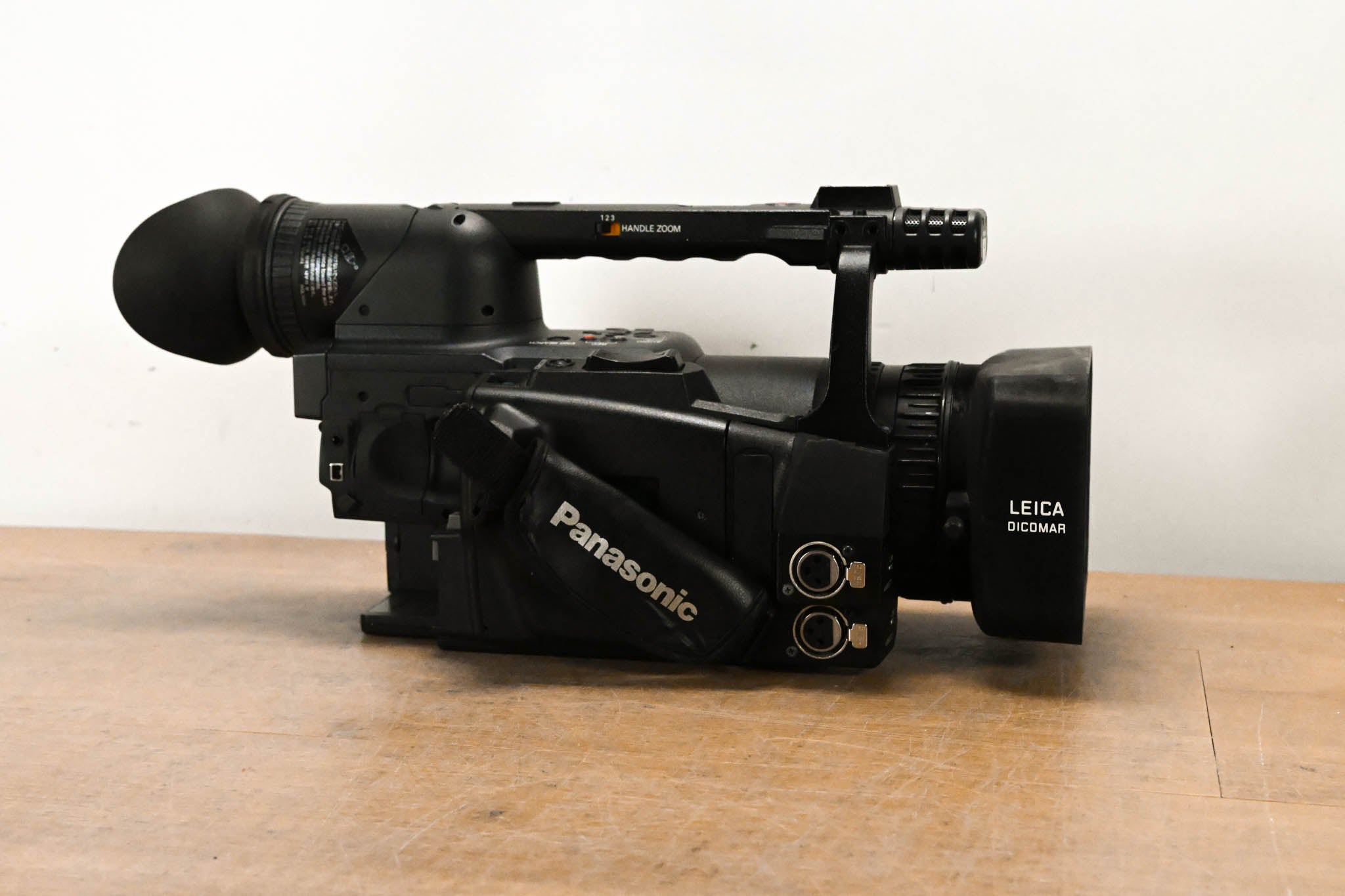 Panasonic AG-HVX200P 3-CCD P2/DVCPRO HD Format Camcorder