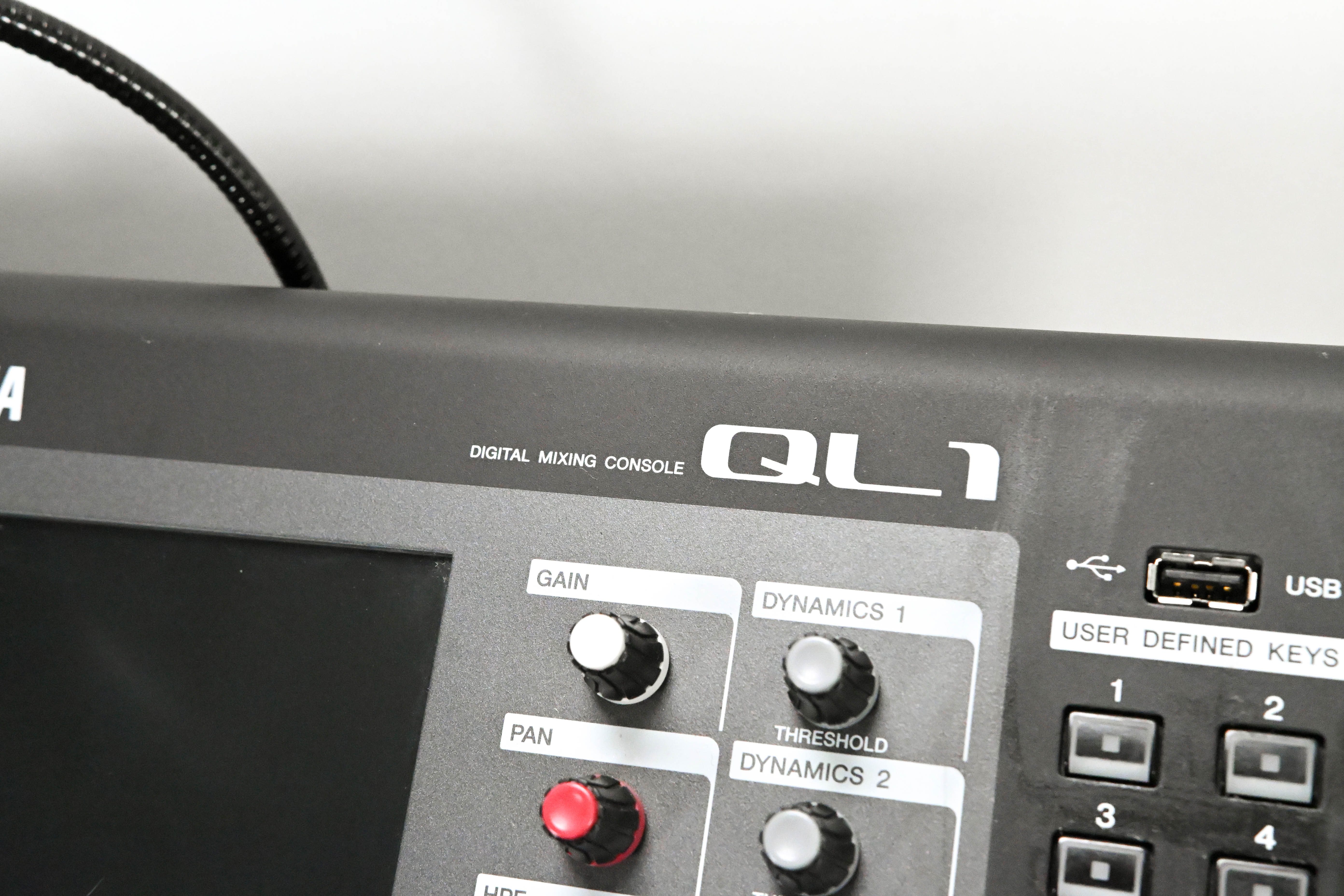 Yamaha QL1 16-Input / 8-Output Digital Mixing Console