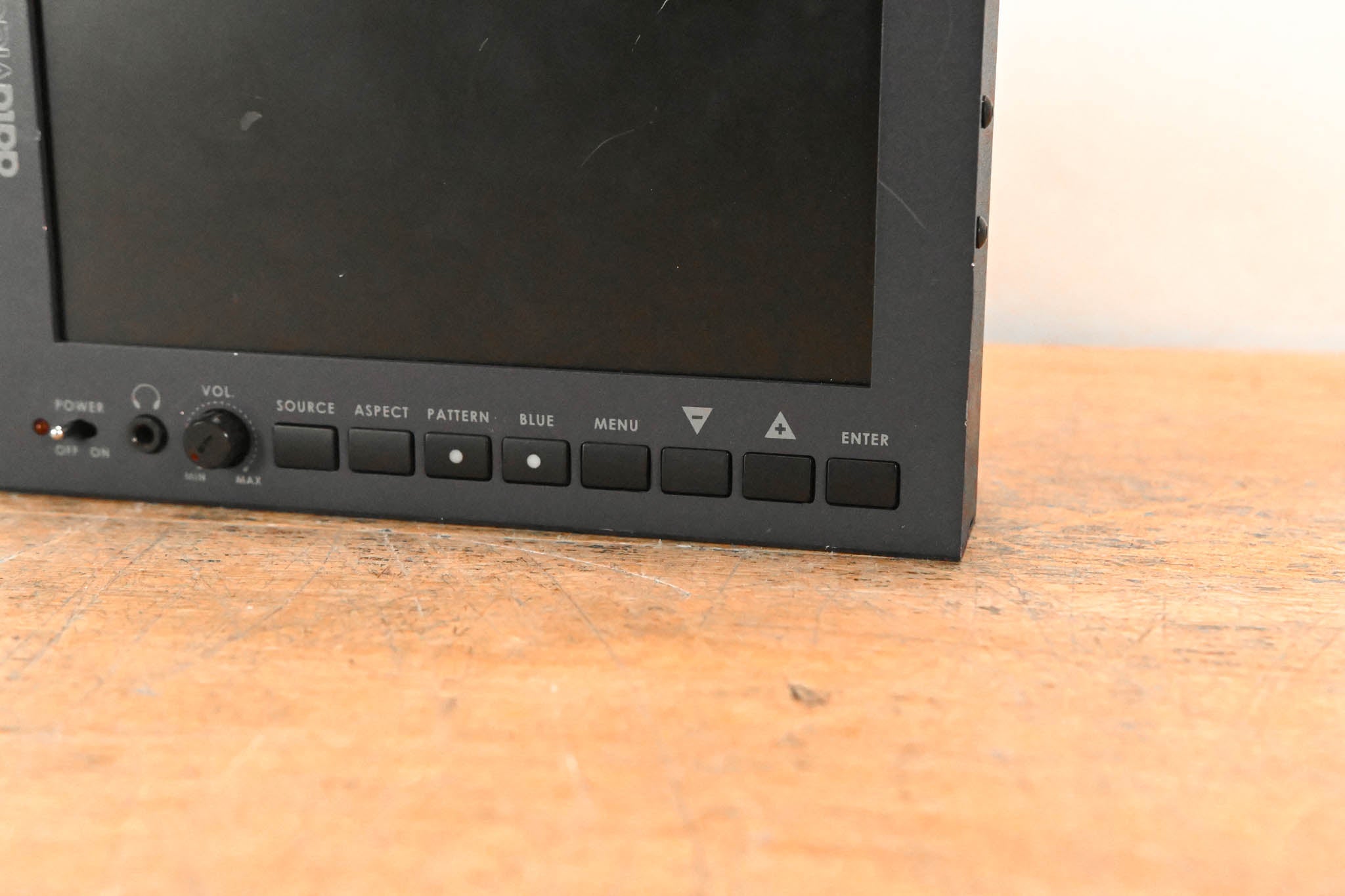 Datavideo TLM-700HD 7" HD/SD TFT LCD Monitor w/ V-Mount Battery Adapter