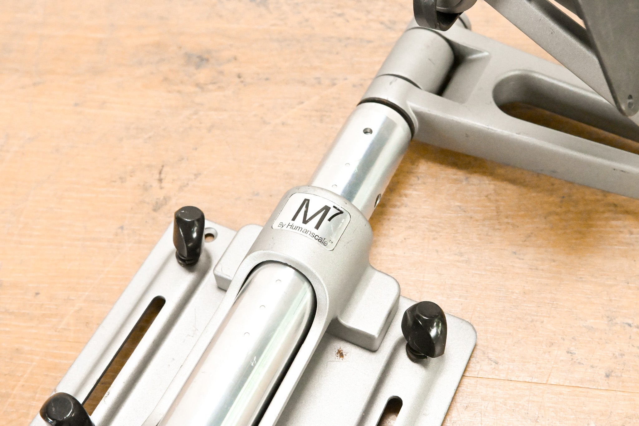 Humanscale M7 Adjustable Monitor Arm