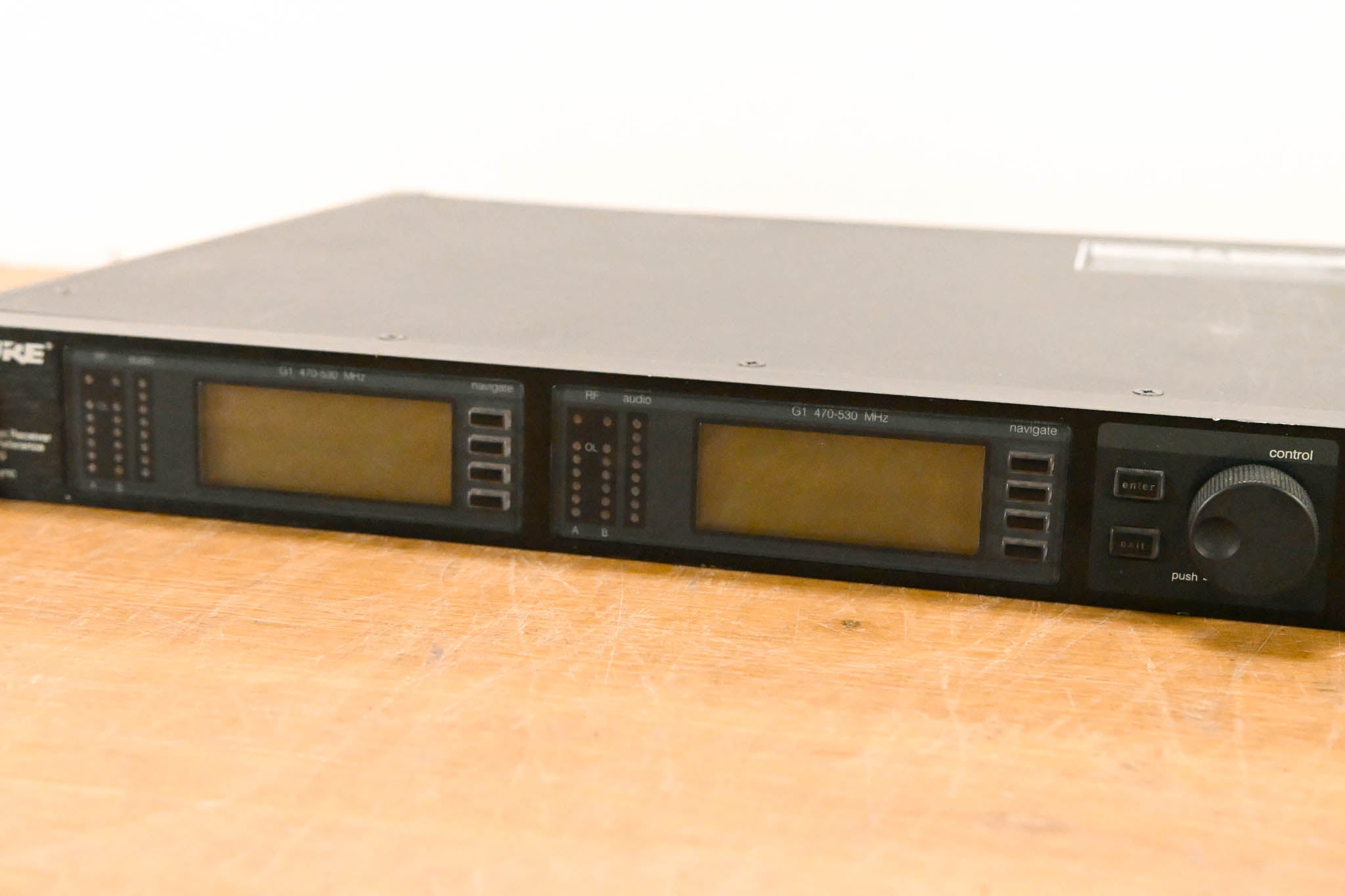 Shure UR4D Dual Wireless Receiver - G1 Band - 470-530 MHz