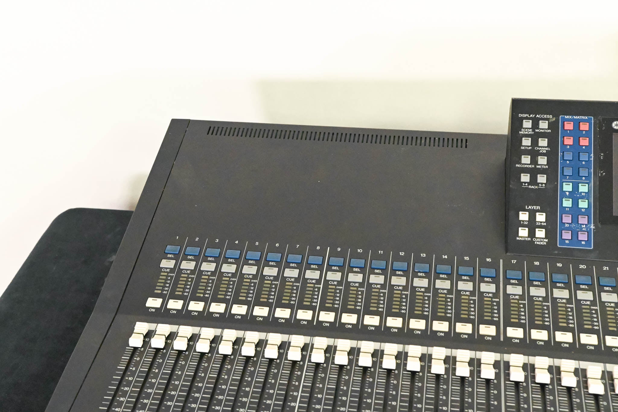 Yamaha LS9-32 32-Input Digital Mixing Console CG01SF2