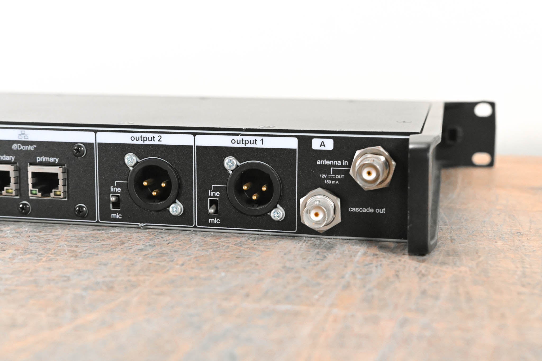 Shure ULXD4D Dual-Channel Digital Wireless Receiver L50 Band: 632-696MHz