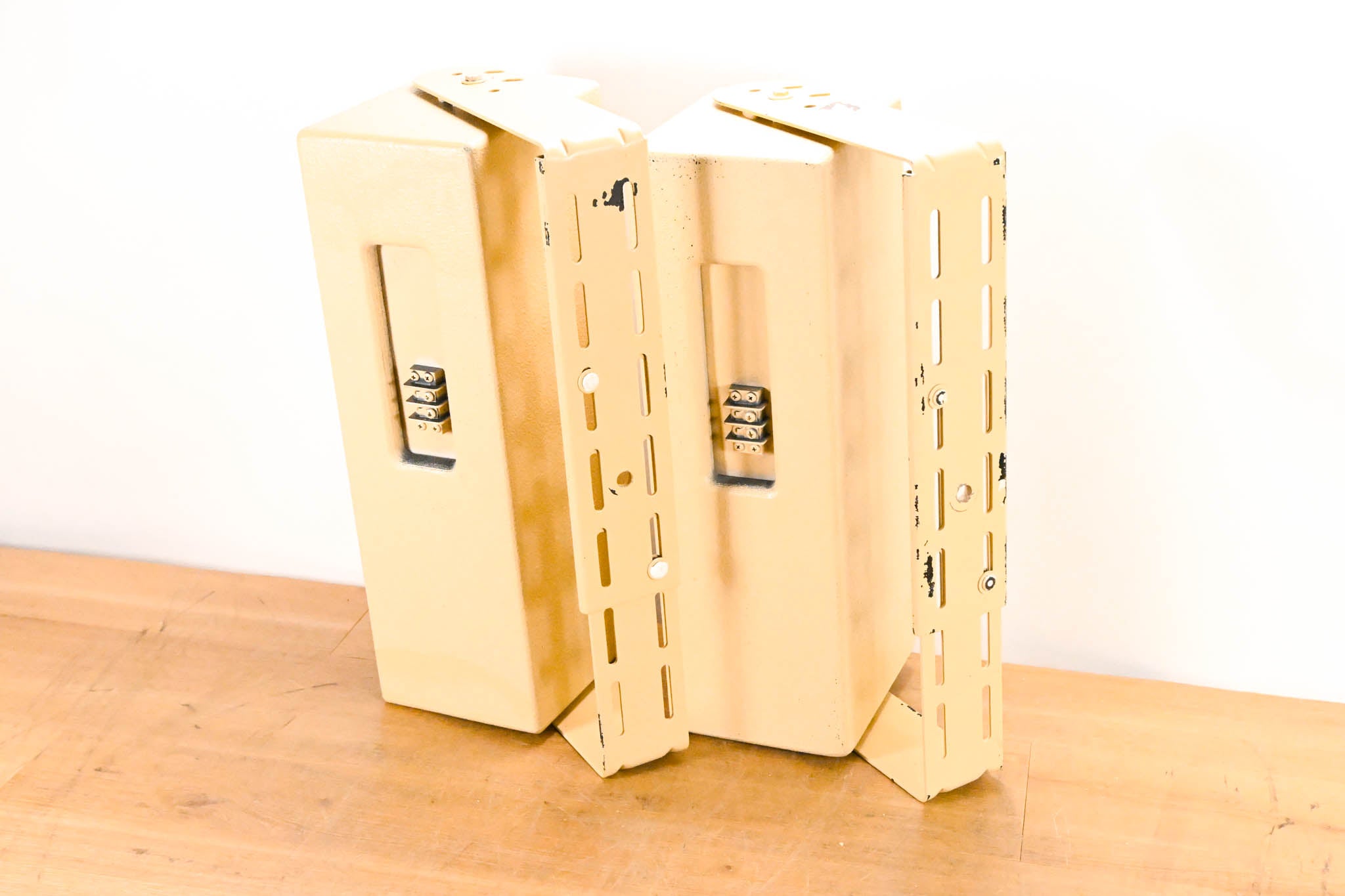 EAW UB52 Two-Way Full-Range Loudspeaker (PAIR)