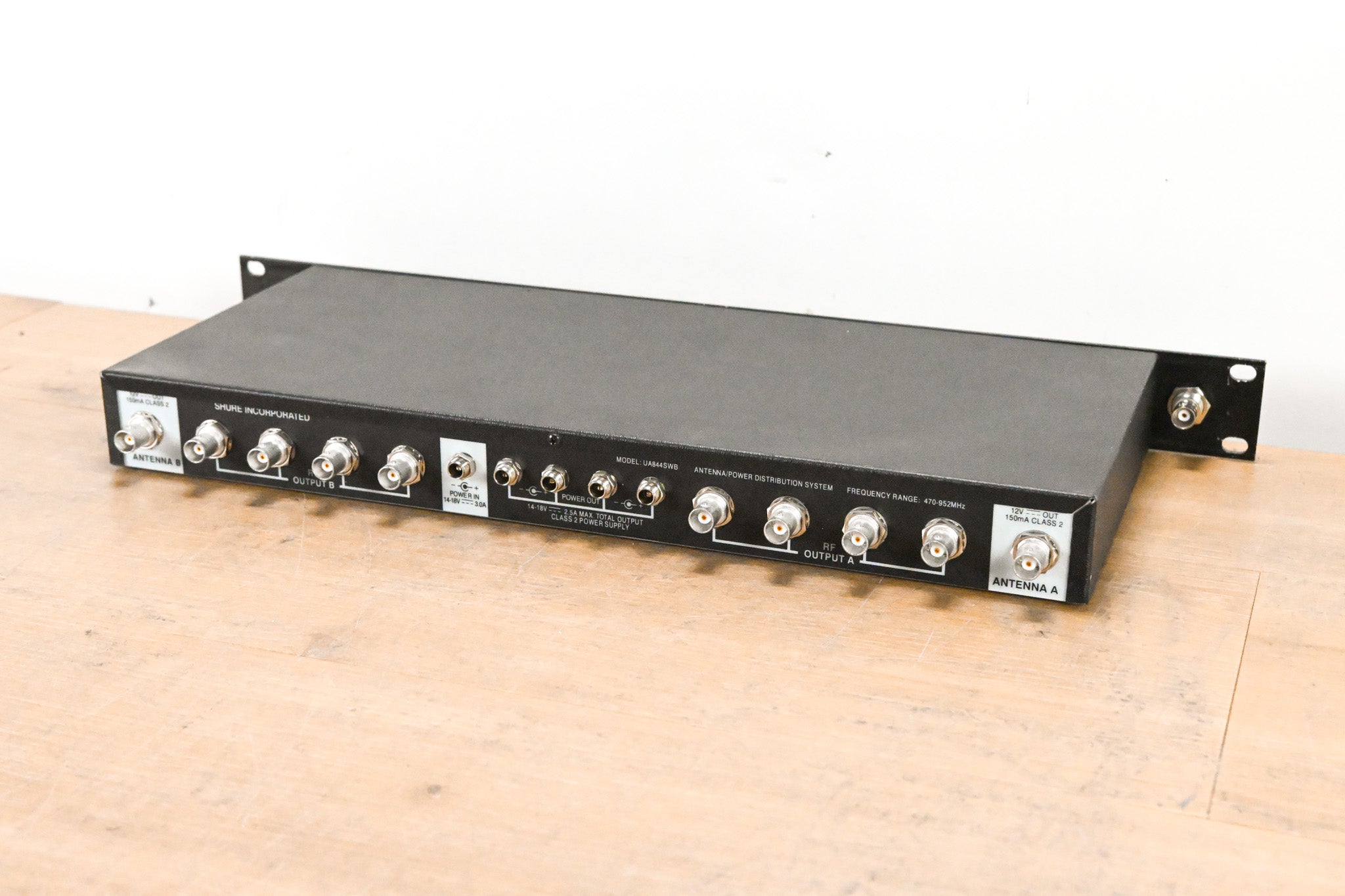 Shure UA844SWB Antenna Distribution System - 470-952 MHz (NO PSU)