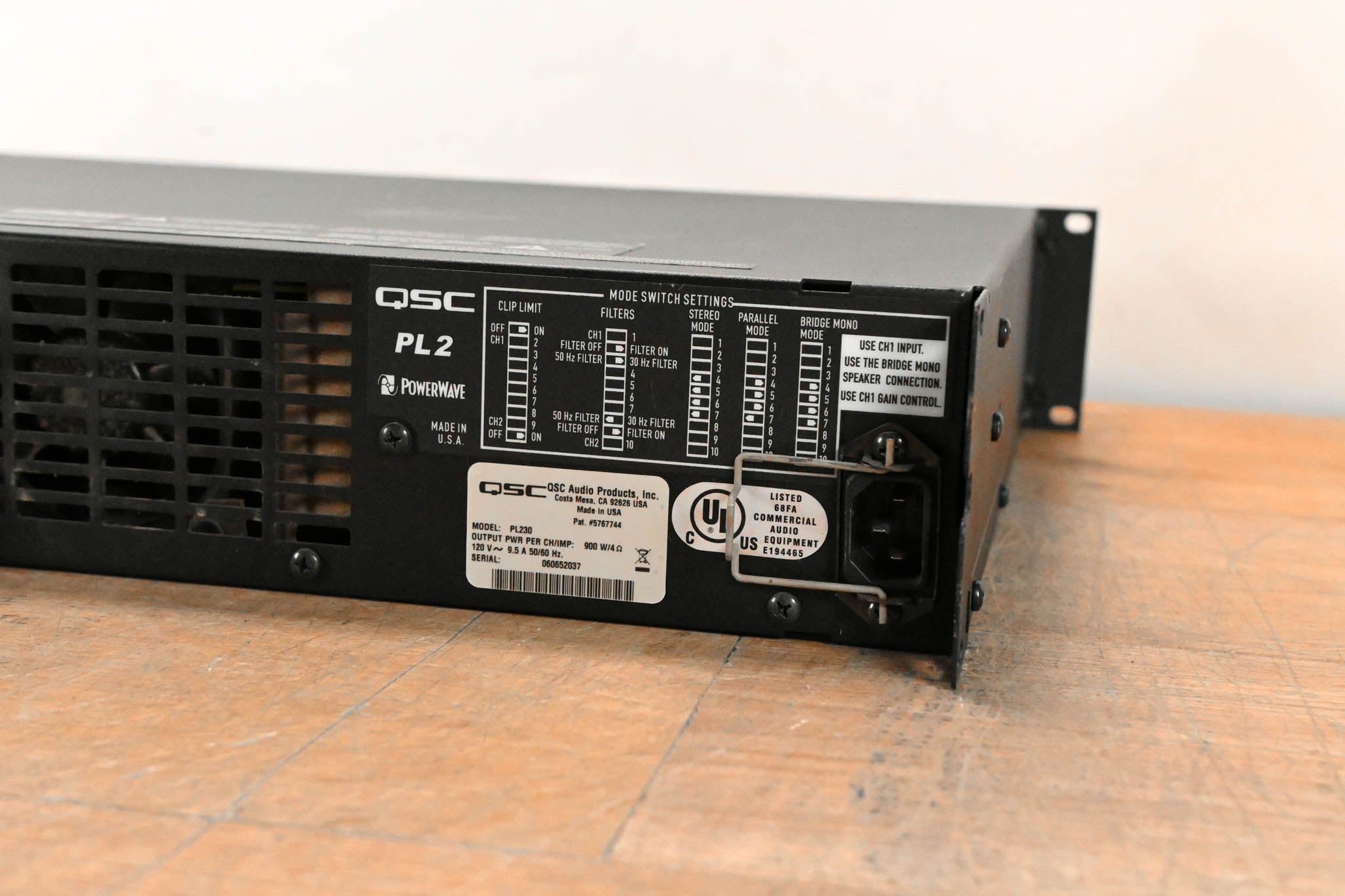 QSC PL230 PowerLight 2 Series 2-Channel 1500W Power Amplifier