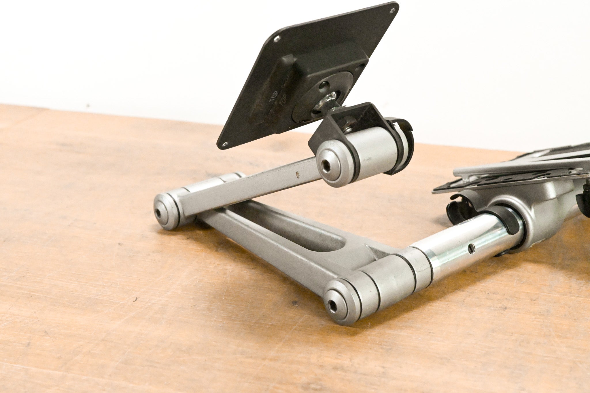 Humanscale M7 Adjustable Monitor Arm