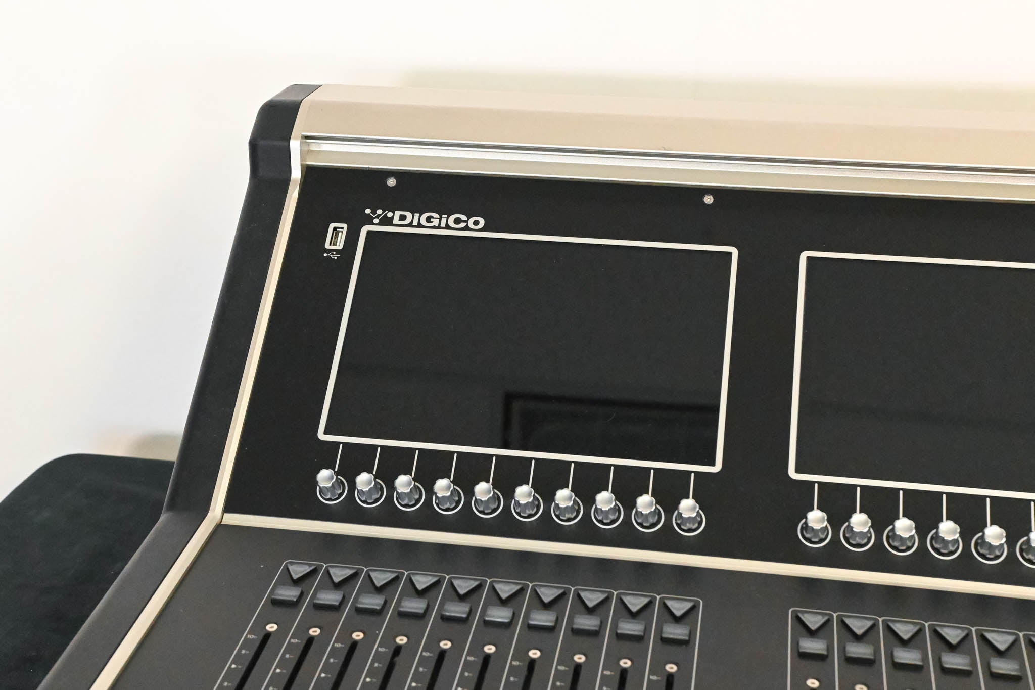 DiGiCo S21 48-Channel Digital Audio Mixing Console