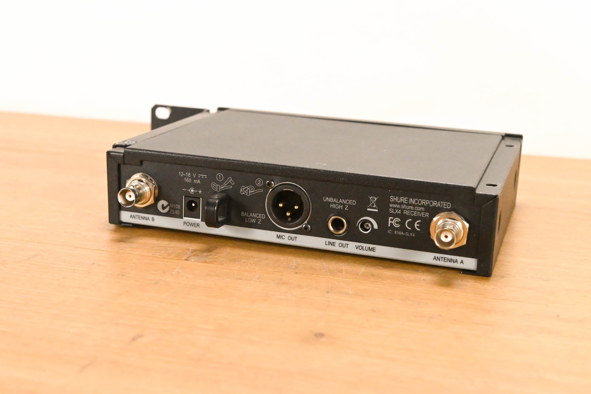 Shure SLX14 Bodypack Wireless System - J3 Band (NO POWER SUPPLY)