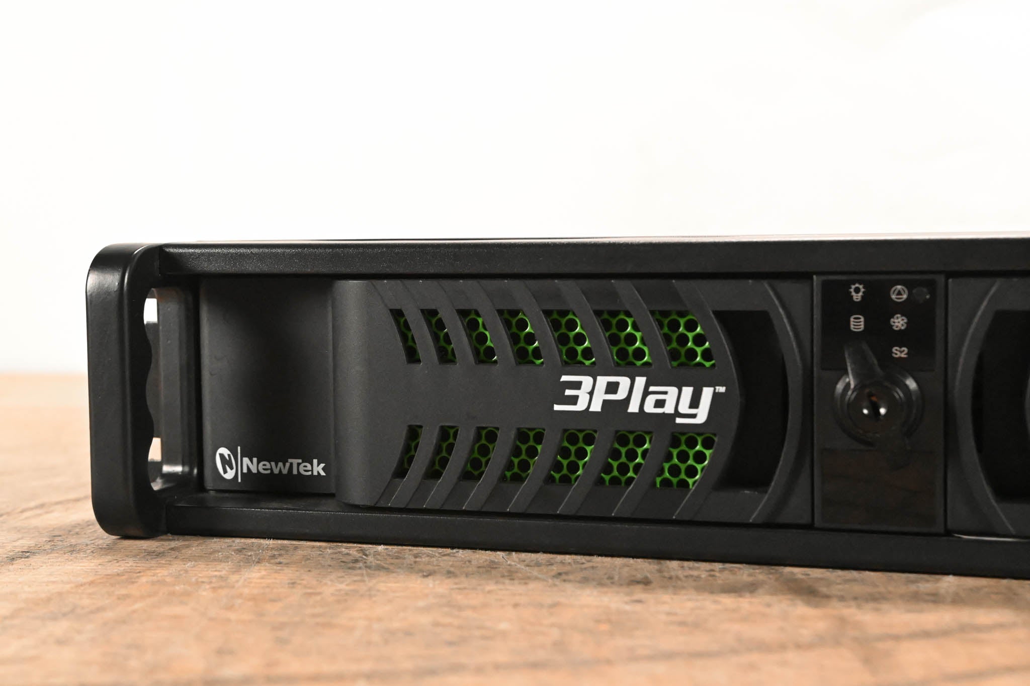 NewTek (Vizrt) 3Play 425 Full Unit Replay System