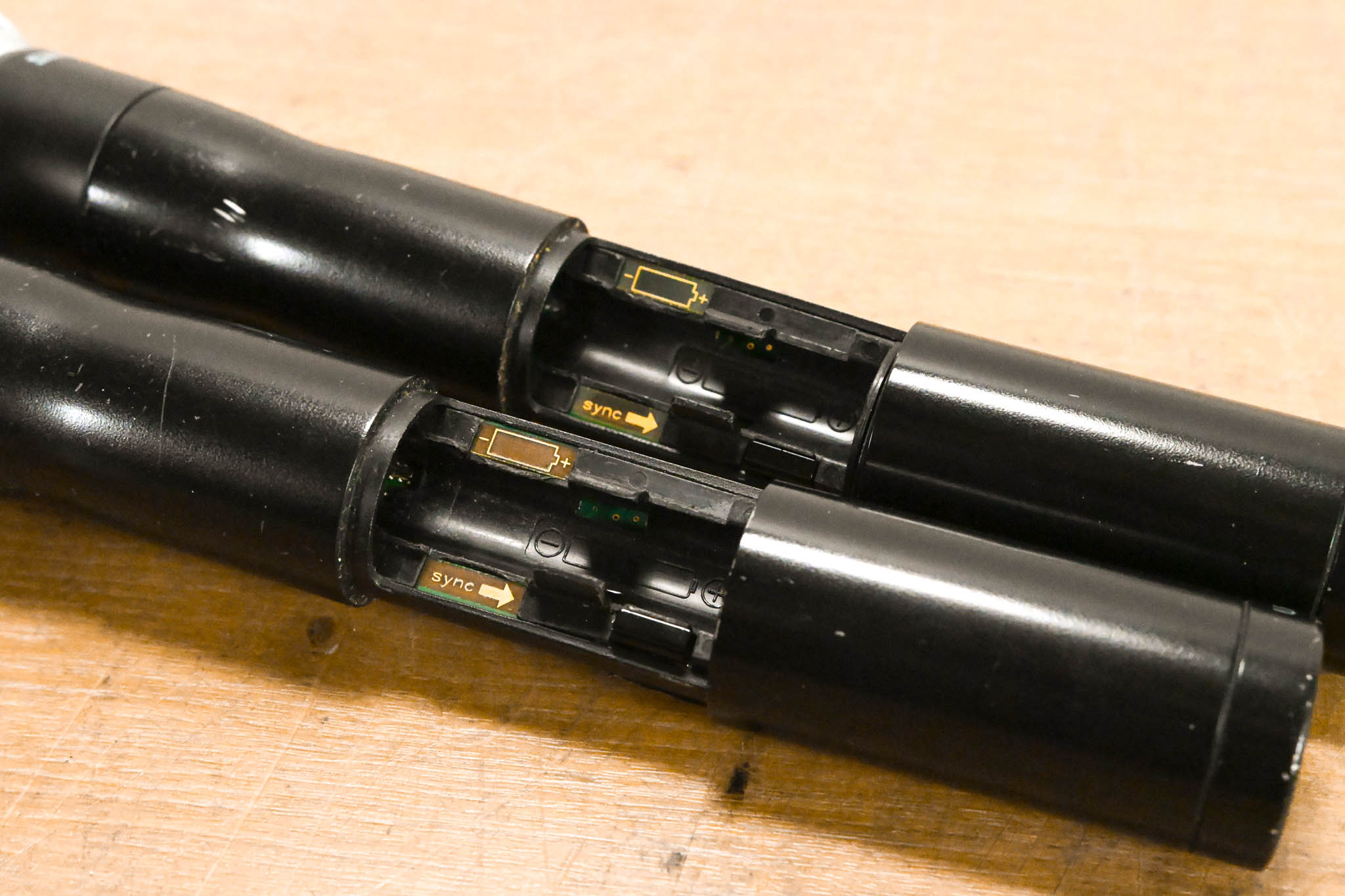 Shure UR4D Wireless Receiver w/ two UR2/SM58 Handheld Mics - L3 Band