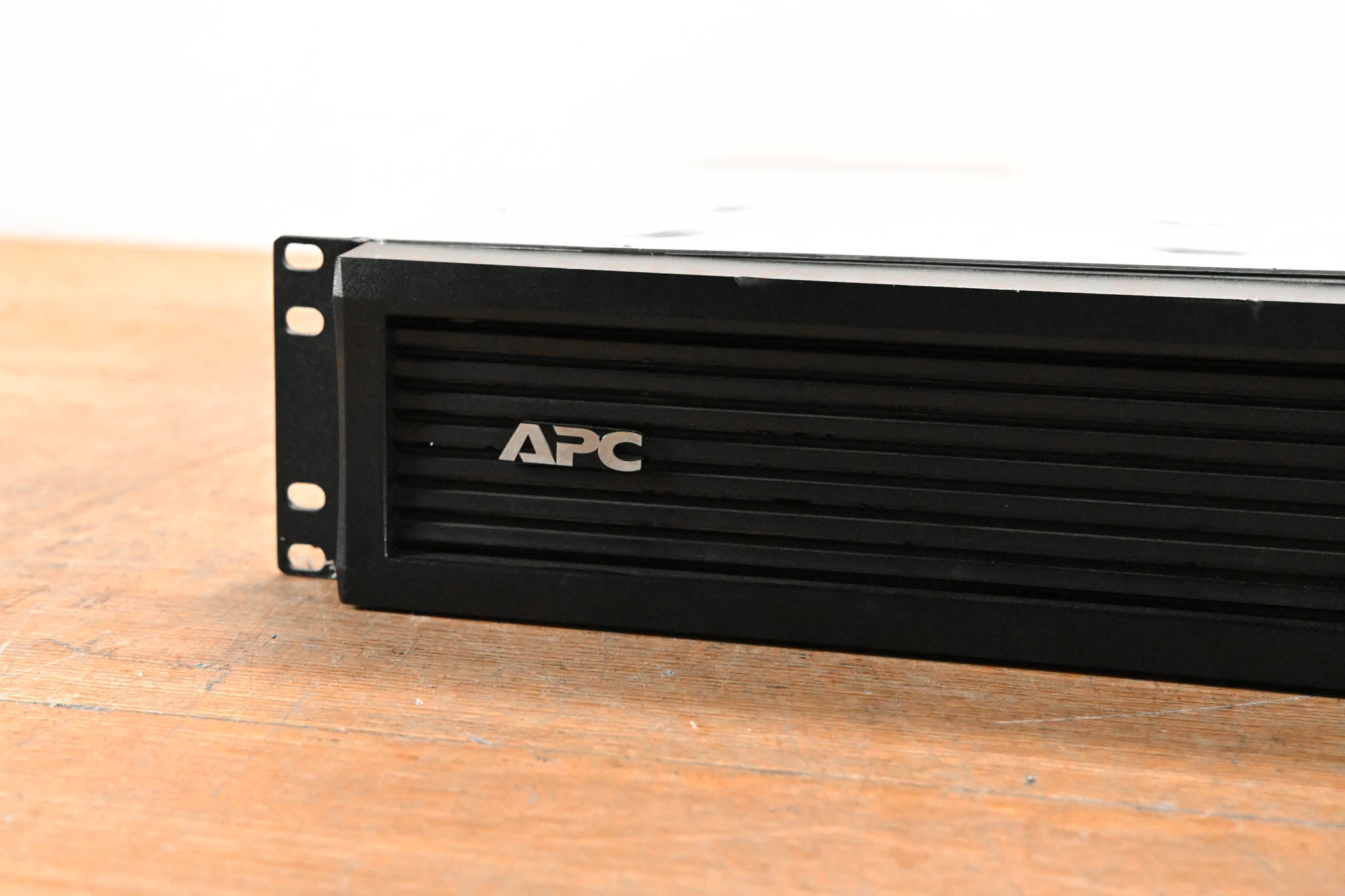 APC SMT750RM2U Smart-UPS Rackmount 2U