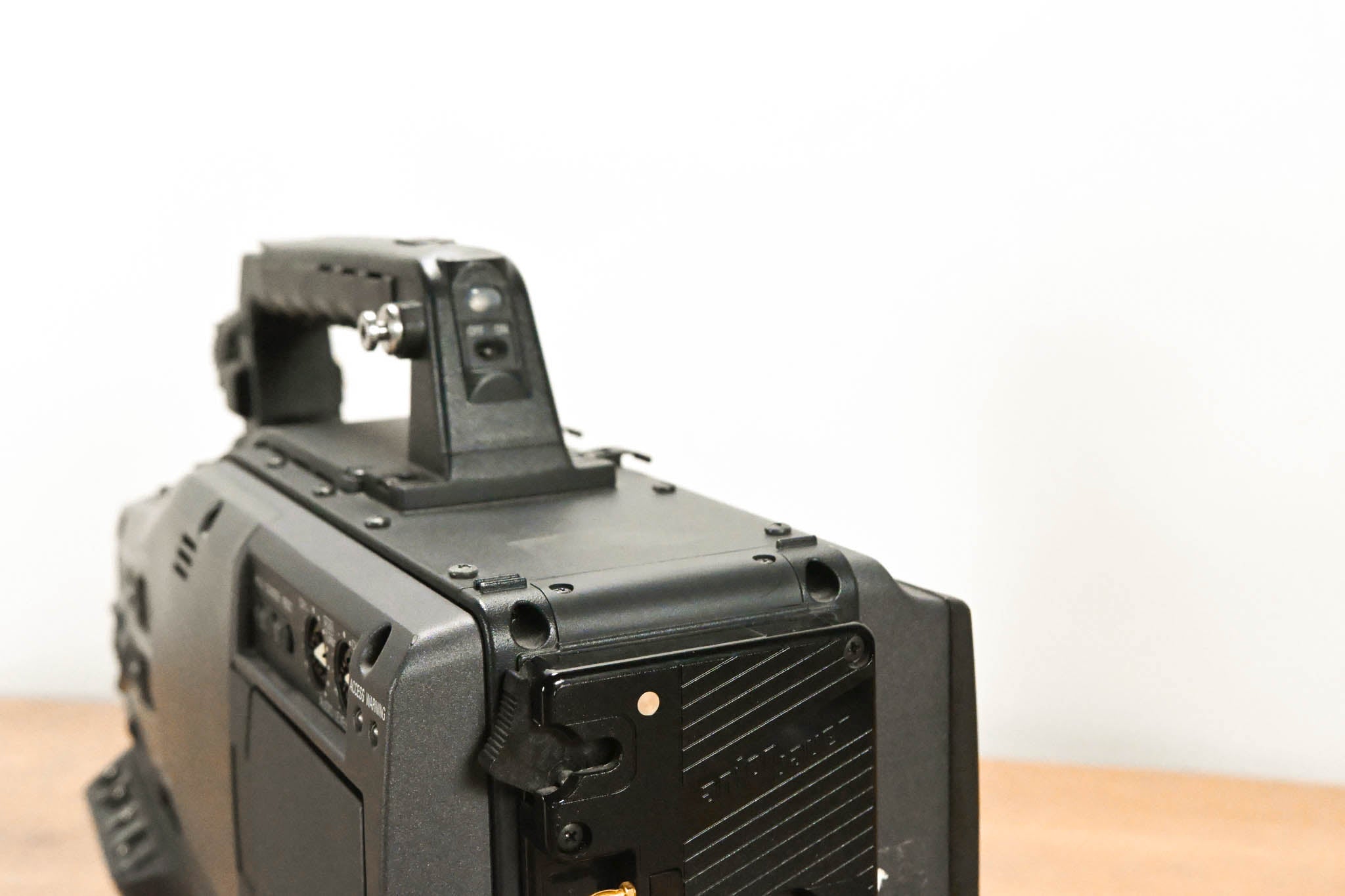 Panasonic AG-HPX500P 2/3" Shoulder-Mounted P2HD Camcorder