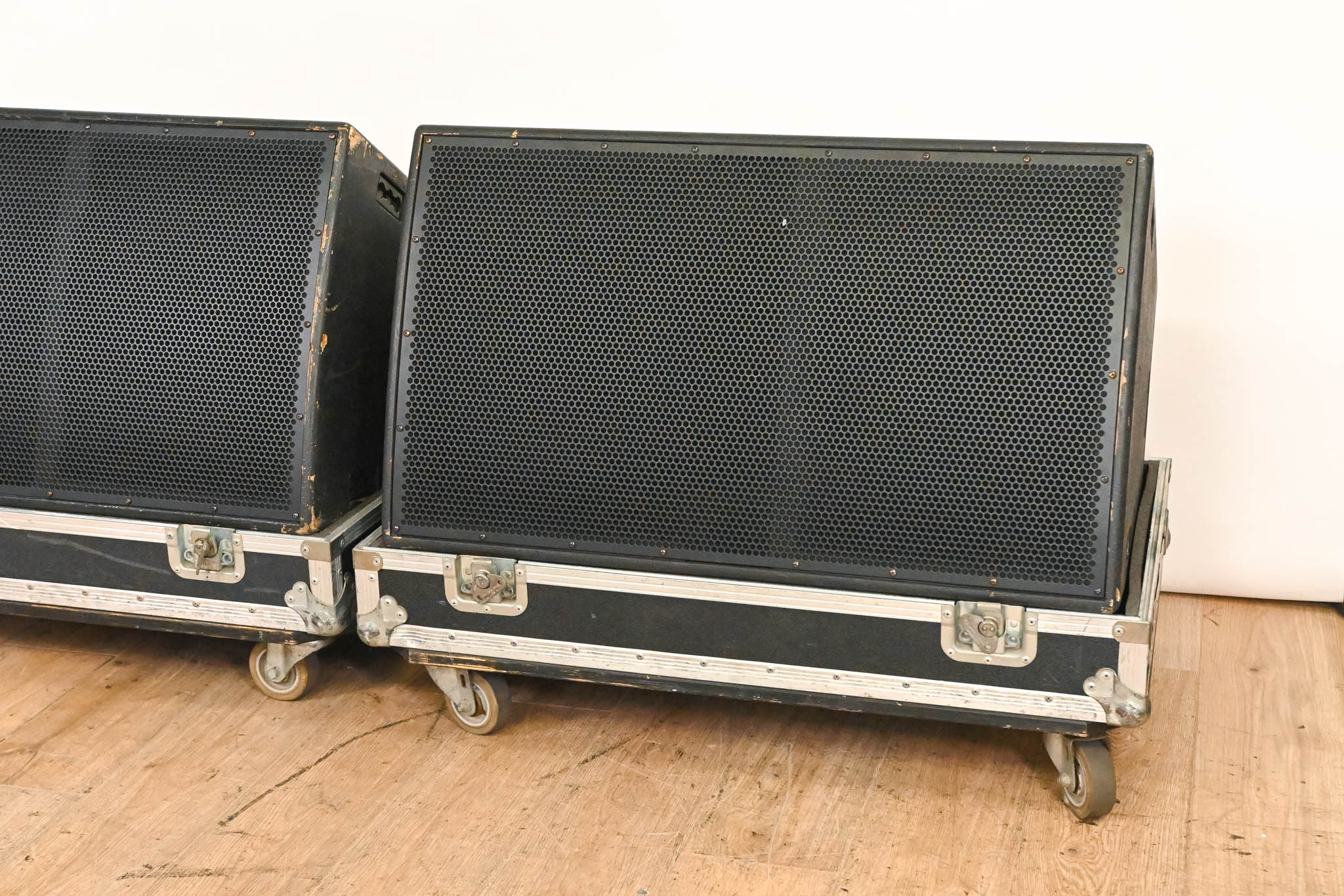 EAW KF650z Virtual Array Full Range Loudspeaker (PAIR) w/ Road Case