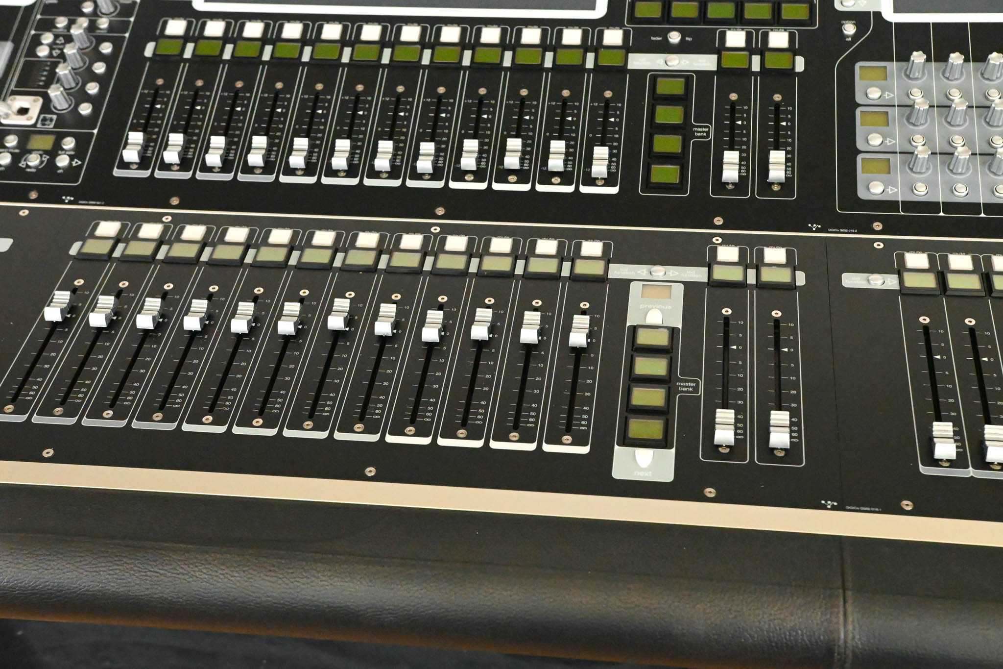 DiGiCo SD7 Digital Console w/Dual Engines, Waves, ST Optical & Road Case