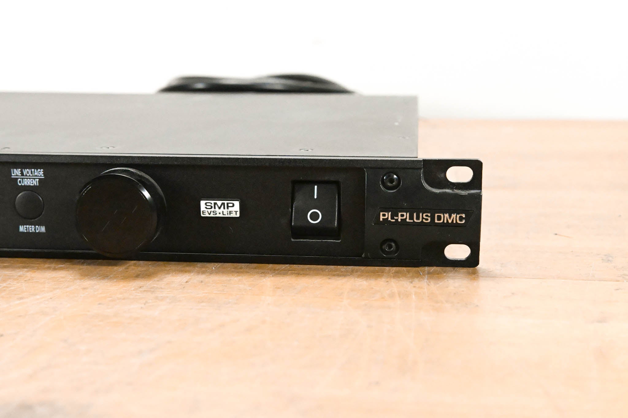 Furman PL-PLUS DMC Power Conditioner with Voltmeter/Ammeter