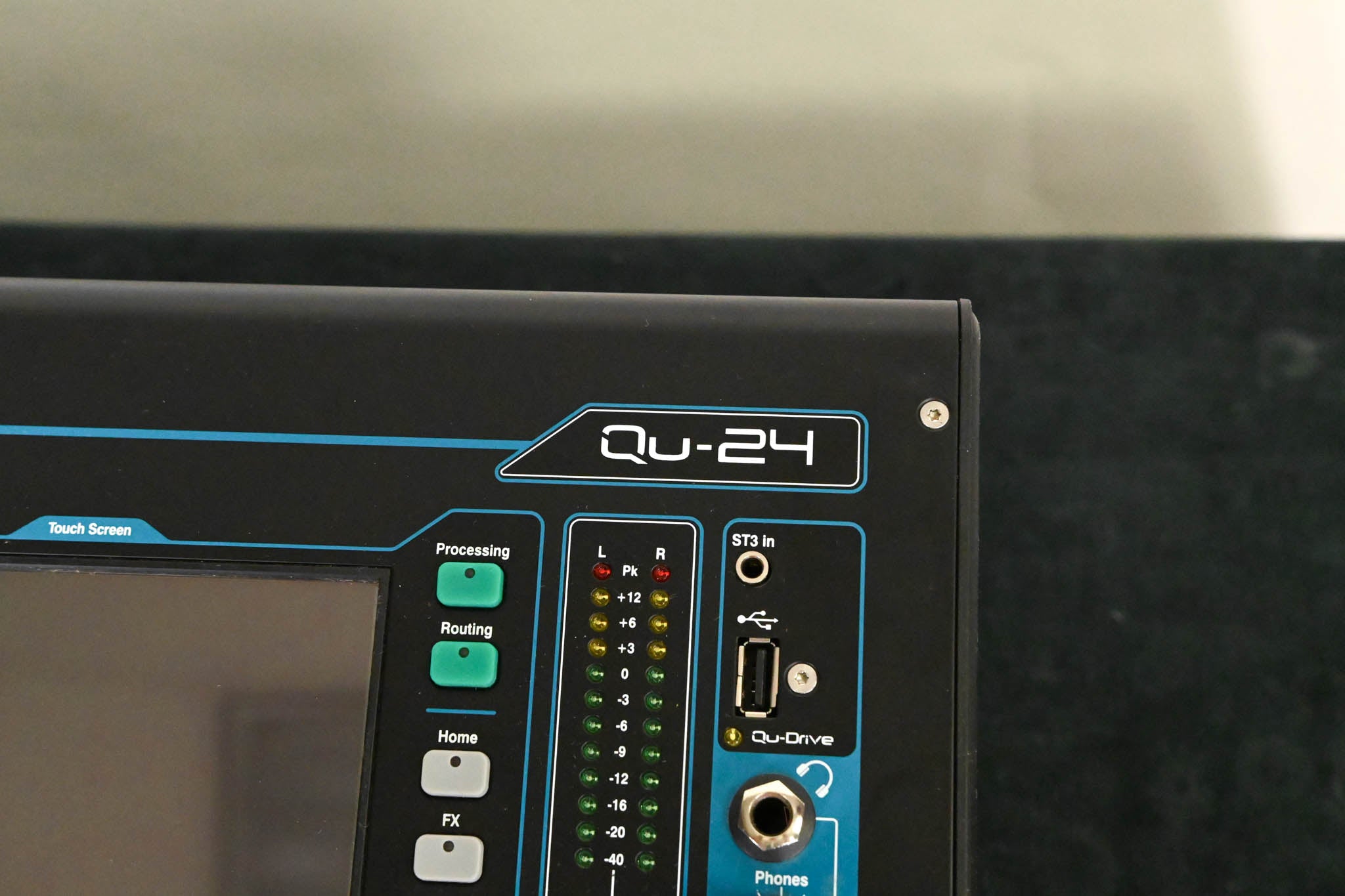 Allen & Heath Qu-24 24-Channel Digital Mixing Console