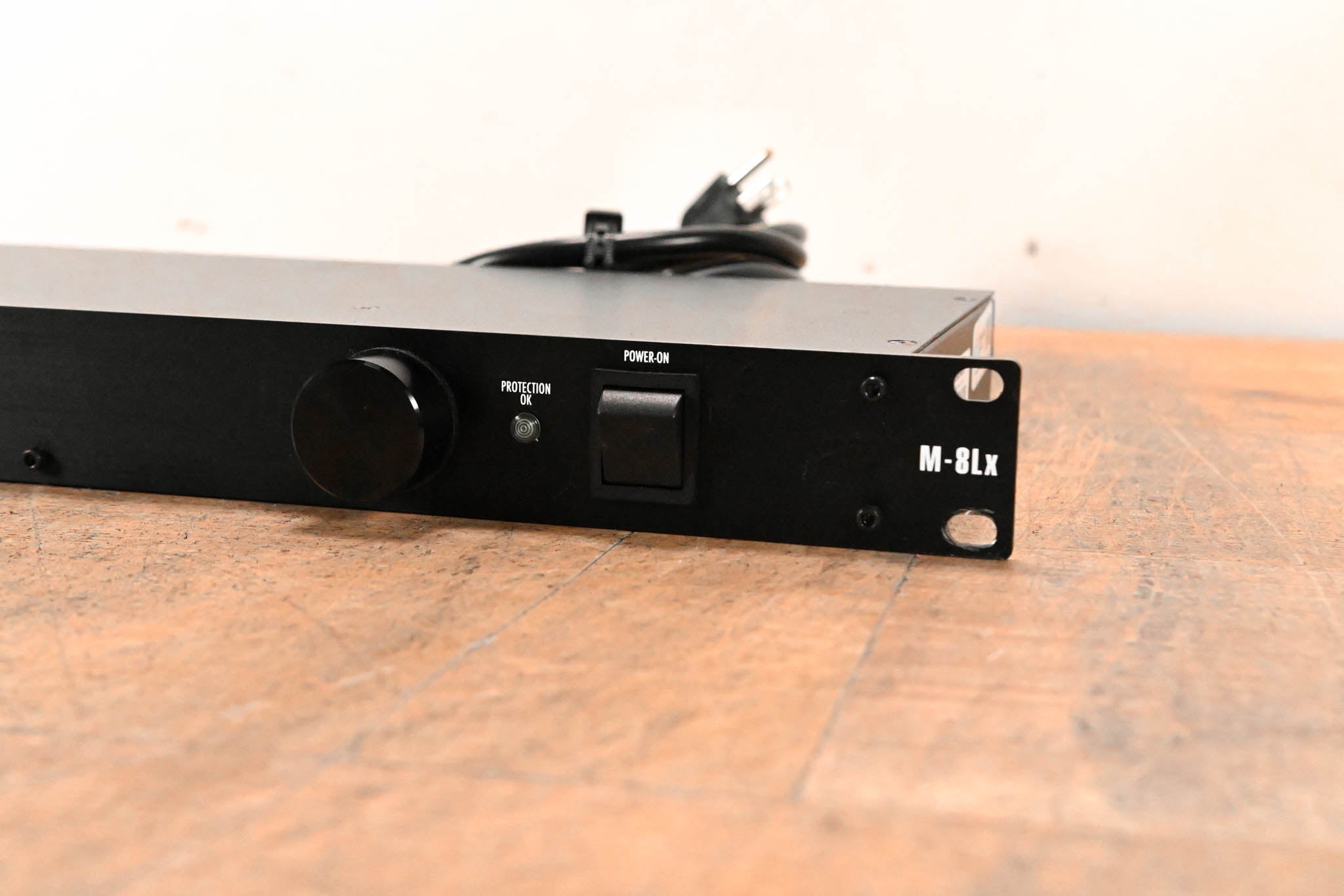 Furman M-8Lx 15A Merit Series Power Conditioner with Lights