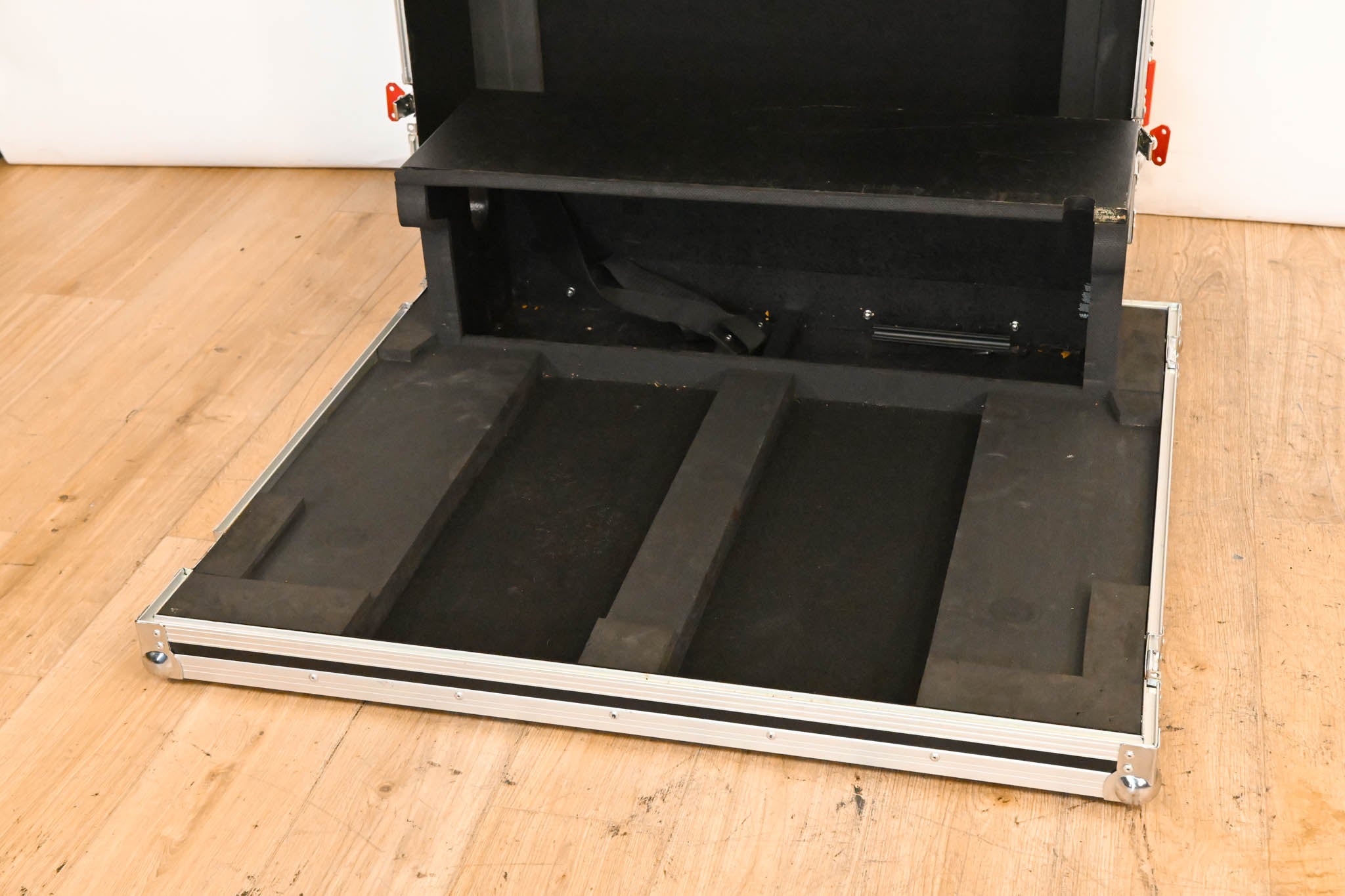 Gator Cases G-TOUR M32 ATA Road Case with Doghouse for Midas M32 Mixer