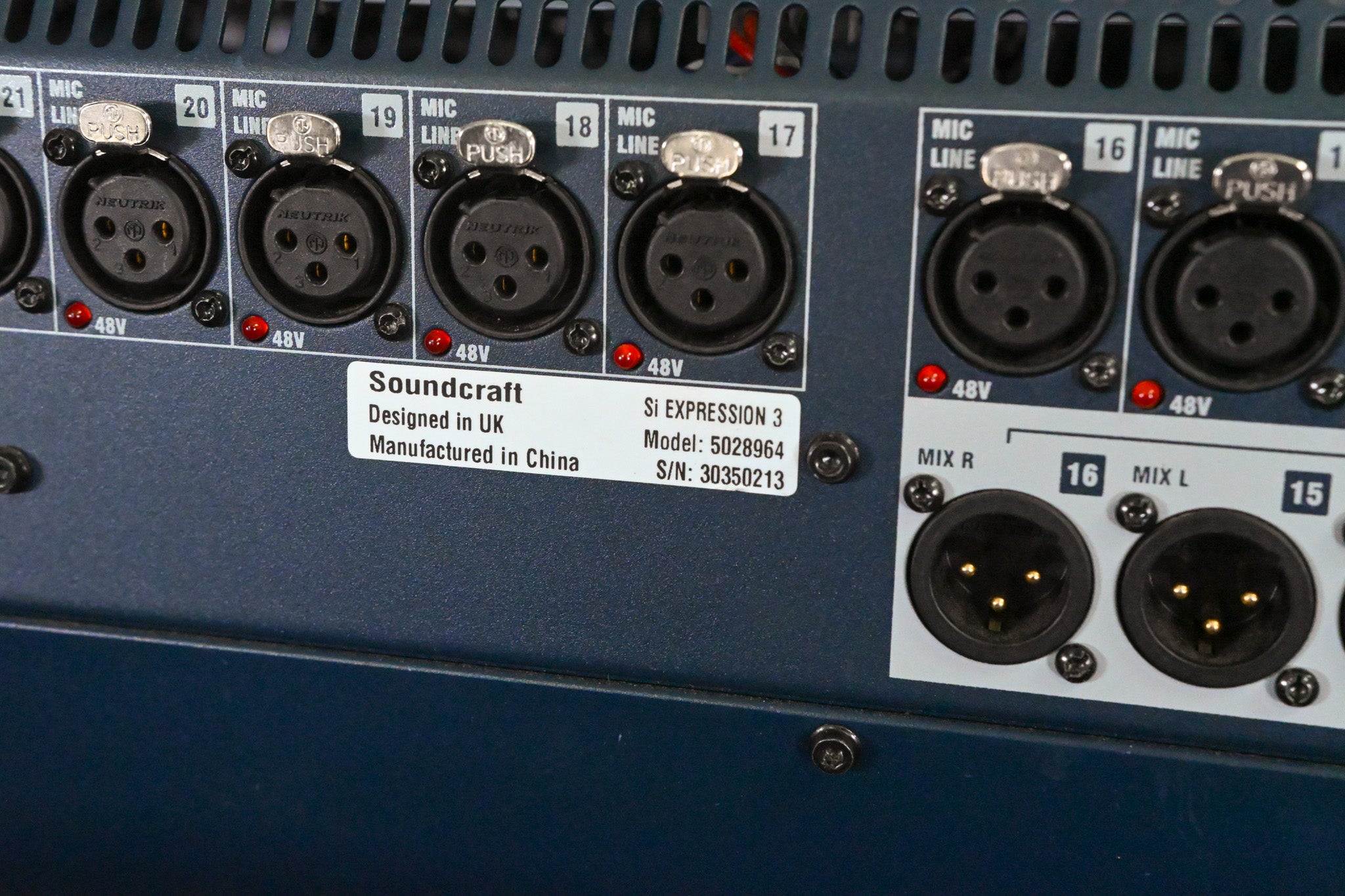 Soundcraft Si Expression 3 Digital Mixer w/ MADI-USB Card & Road Case