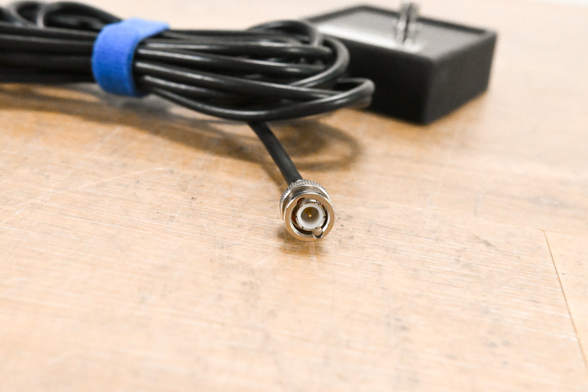 Radiall / Larsen BNC-BNC Magnet Mount