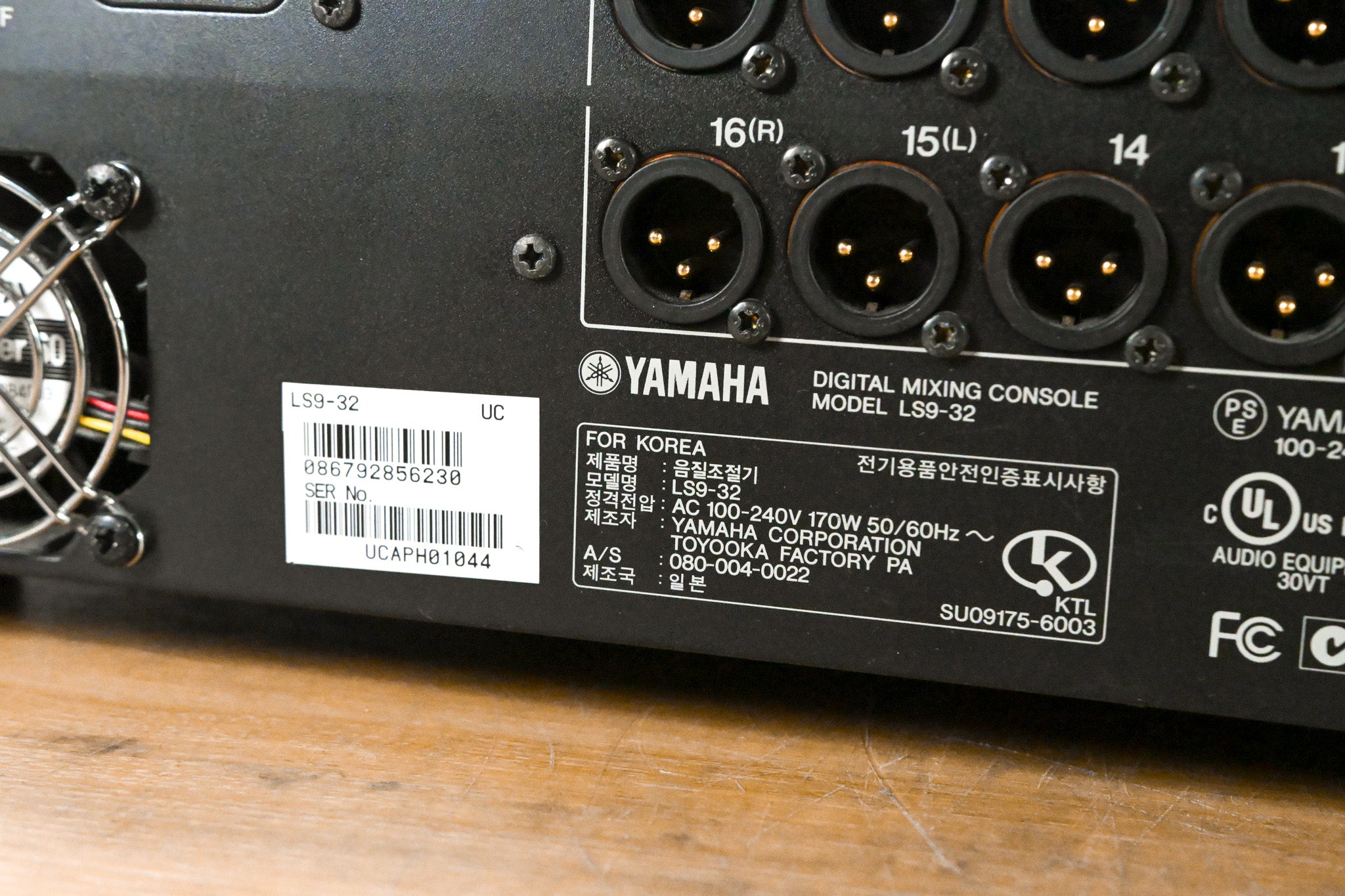 Yamaha LS9-32 32-Input Digital Mixing Console CG0110D