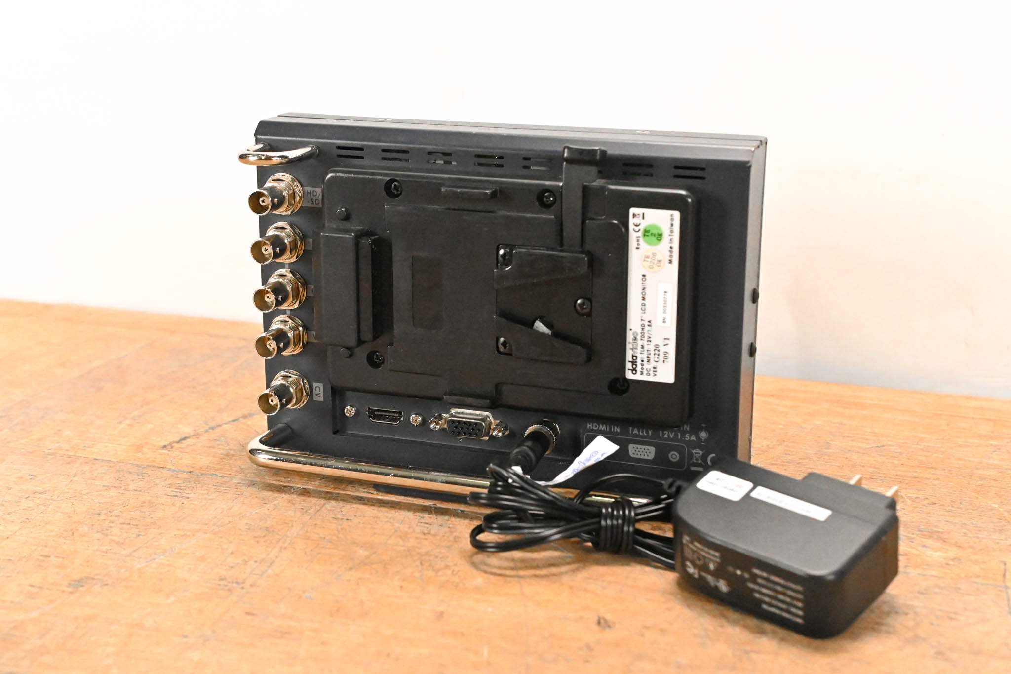 Datavideo TLM-700HD 7" HD/SD TFT LCD Monitor w/ V-Mount Battery Adapter