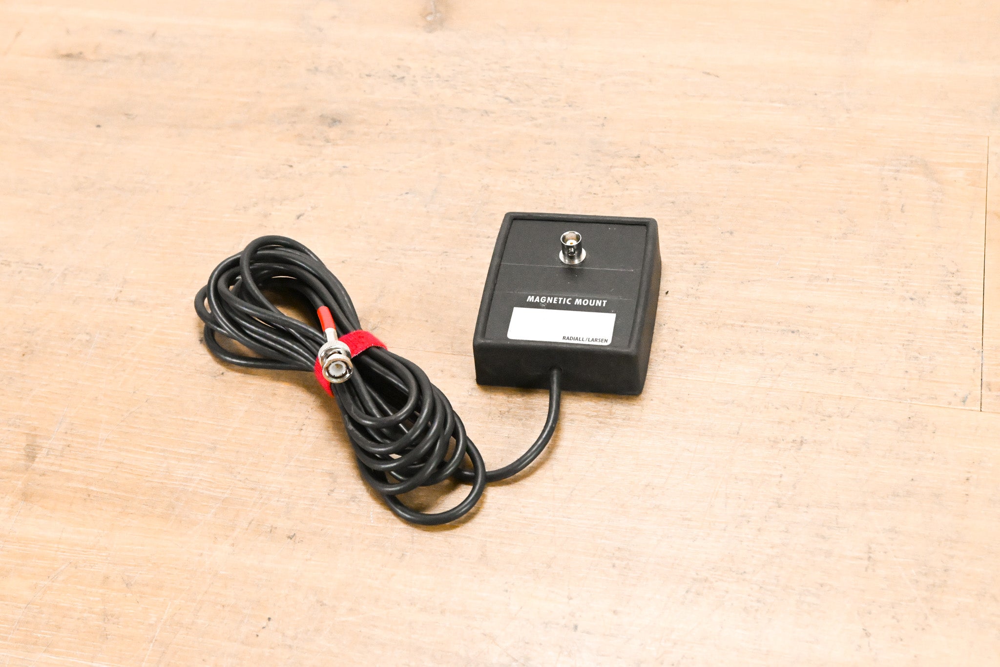 Radiall / Larsen BNC-BNC Magnet Mount