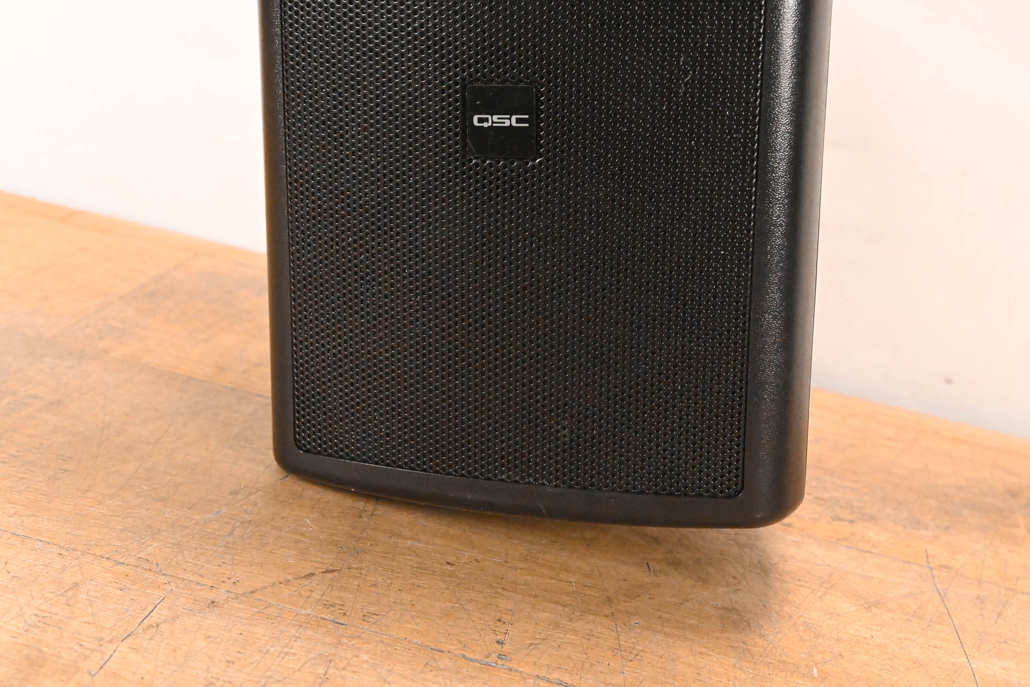 QSC AcousticCoverage AC-S6T 6.5" 2-Way Surface Mount Speaker