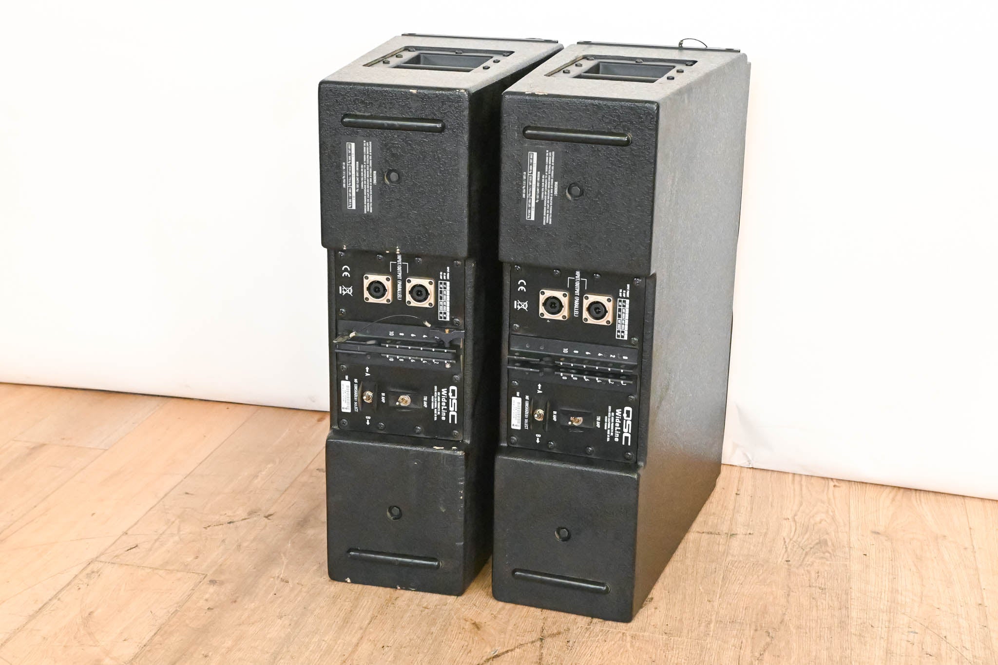 QSC WideLine-10 Dual 10-Inch Wide Line Array Speaker (PAIR)
