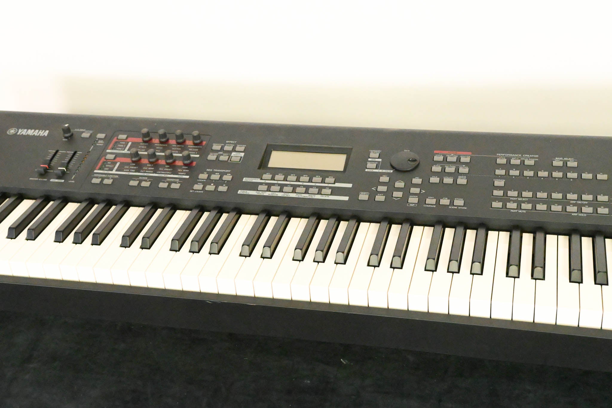 Yamaha MOX8 88-Key Synthesizer Workstation (NO POWER SUPPLY)