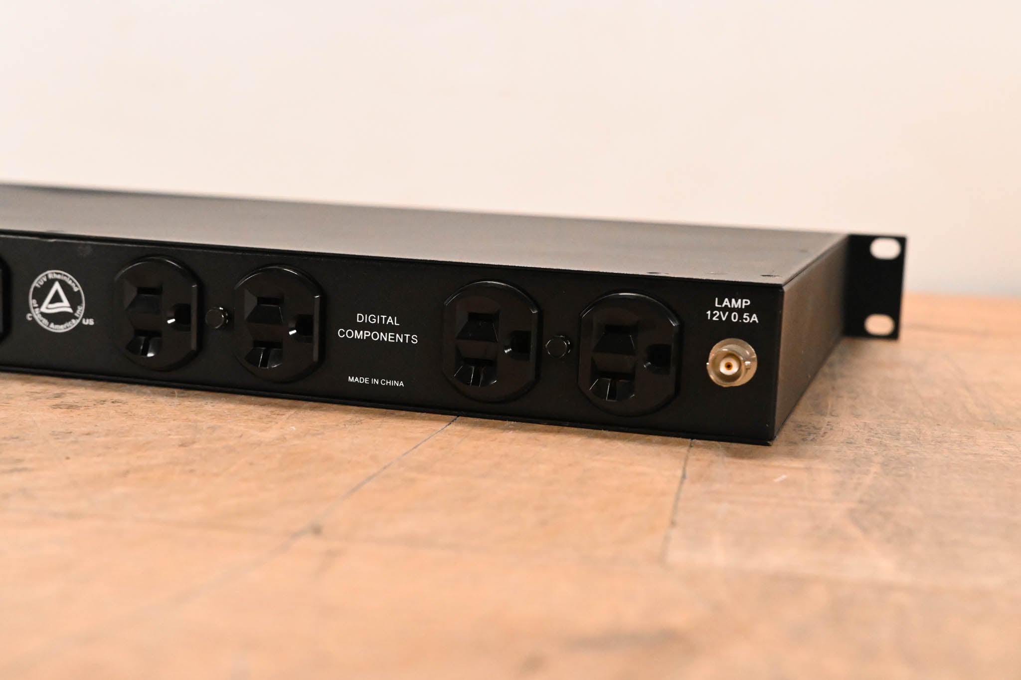 Furman PL-8 Pro Series II Power Conditioner, Distributor