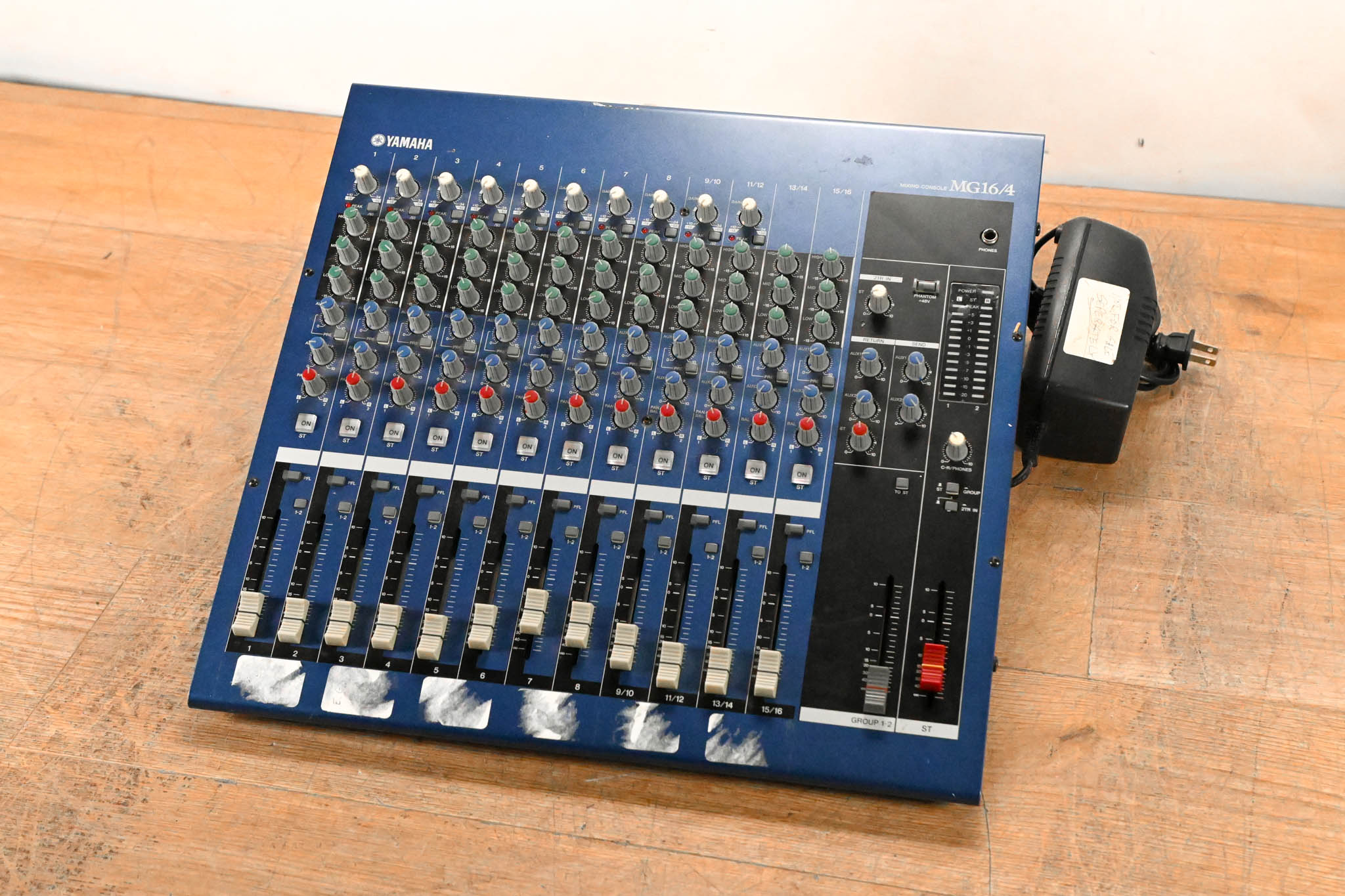 Yamaha MG16/4 16-Channel 4-Bus Analog Mixing Console